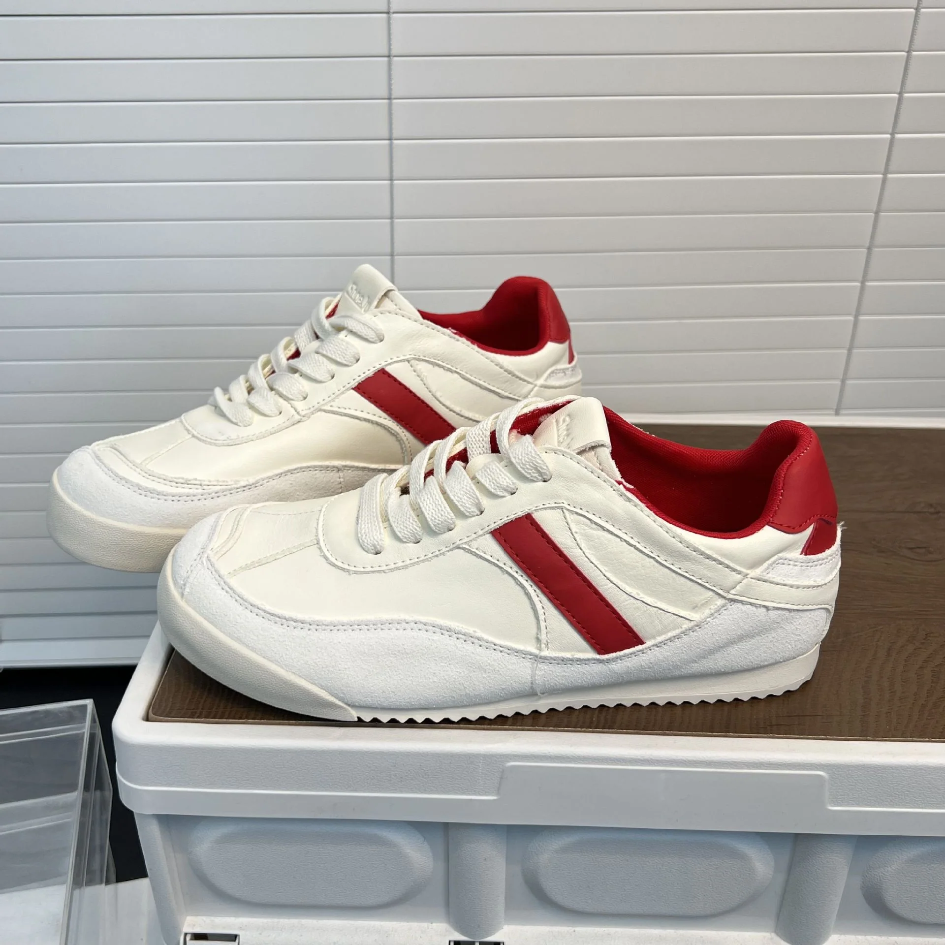 Damen Sportliche Sneakers mit anpassbarem Schnürsystem und atmungsaktivem Obermaterial Heidi Mode - Image 2