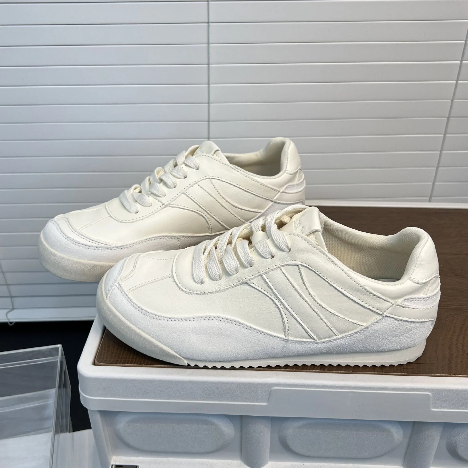 Damen Sportliche Sneakers mit anpassbarem Schnürsystem und atmungsaktivem Obermaterial Heidi Mode - Image 3
