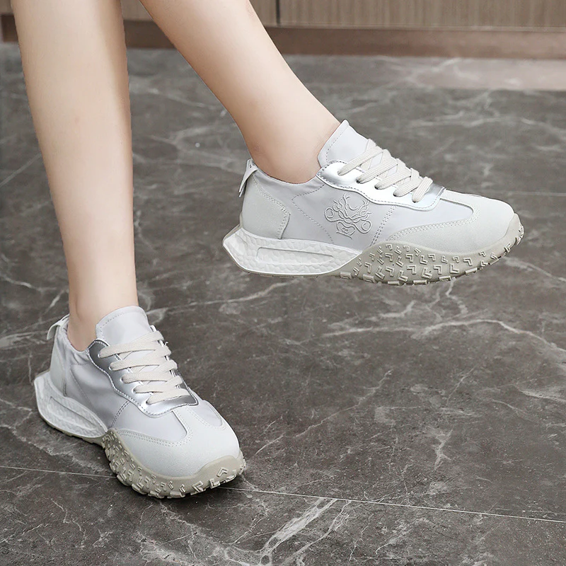 Damen Sportliche Sneakers mit Anti-Rutsch-Sohle und atmungsaktivem Obermaterial Heidi Mode - Image 3