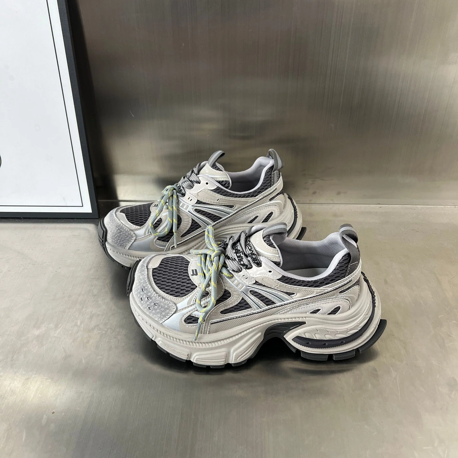 Damen Sportliche Sneakers mit atmungsaktivem Mesh-Einsatz und dämpfendem Komfort Heidi Mode - Image 12