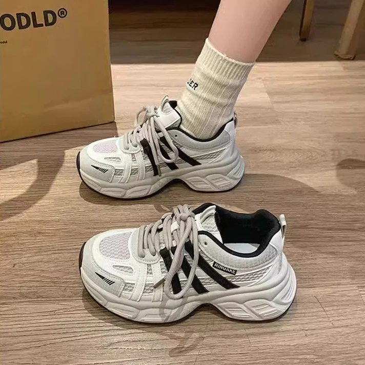 Damen Sportliche Sneakers mit atmungsaktivem Mesh-Obermaterial und gepolsterter Sohle Heidi Mode - Image 3