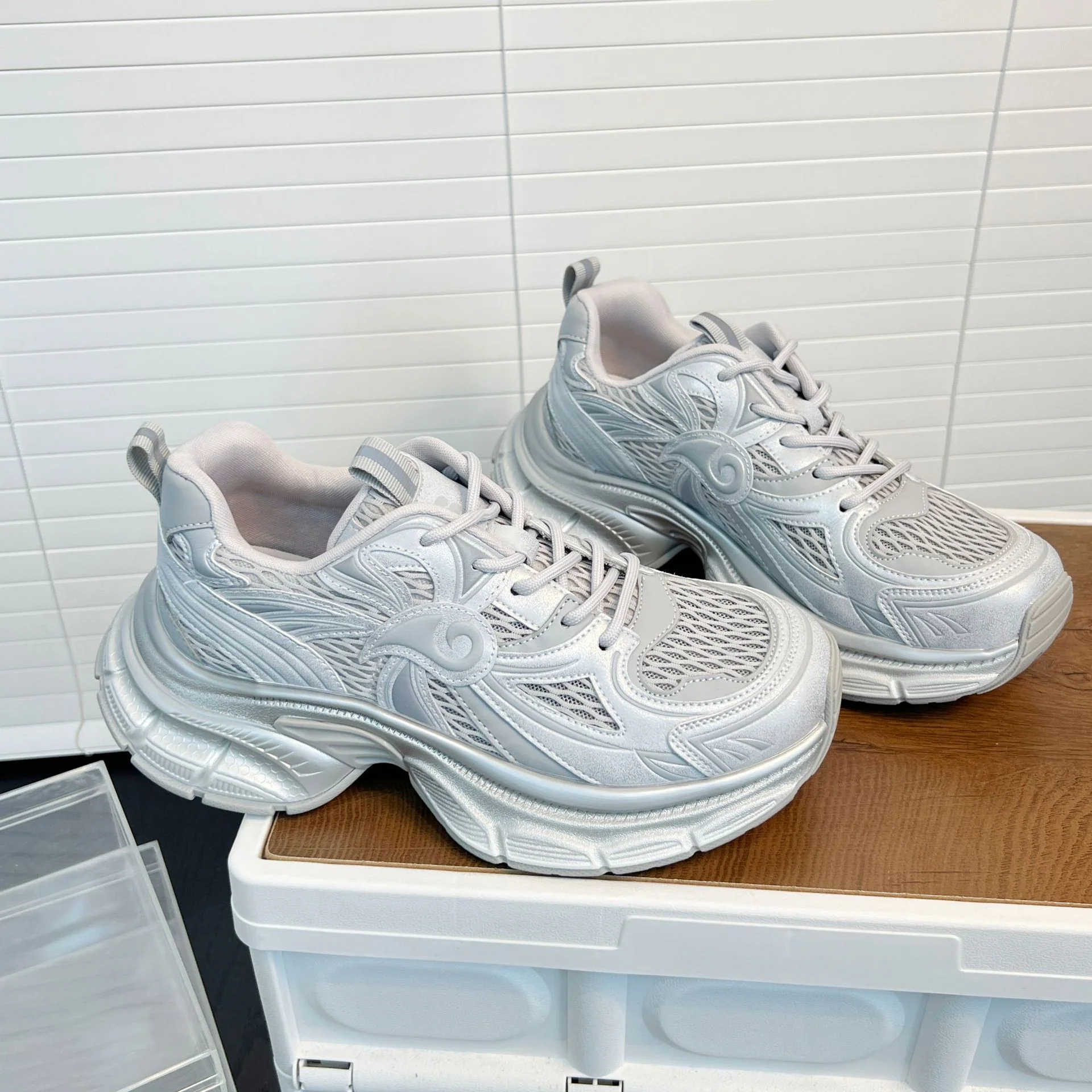 Damen Sportliche Sneakers mit atmungsaktivem Mesh und dämpfendem Design Heidi Mode - Image 5