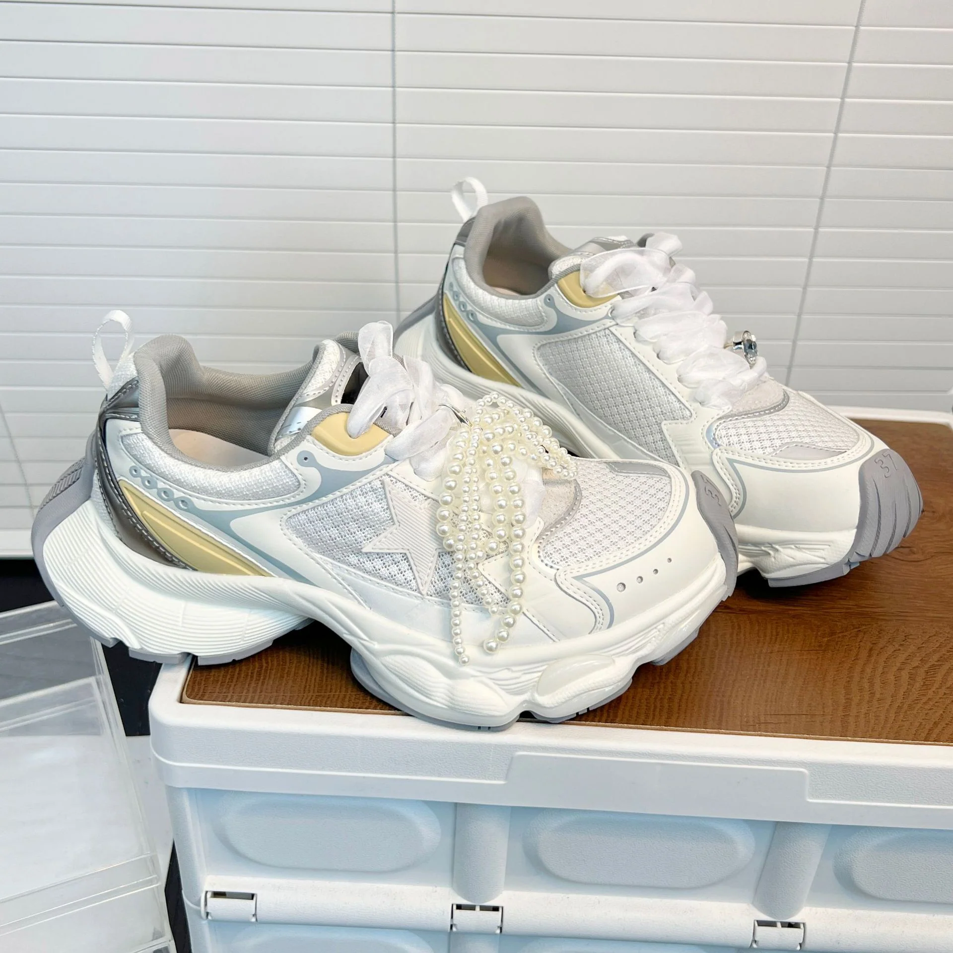 Damen Sportliche Sneakers mit atmungsaktivem Mesh und innovativem Dämpfungssystem Heidi Mode - Image 4