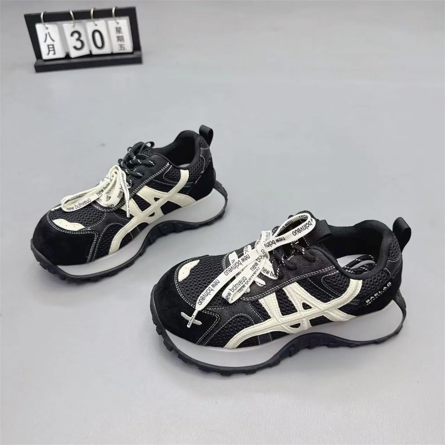 Damen Sportliche Sneakers mit atmungsaktivem Obermaterial und robustem Profil Heidi Mode - Image 2