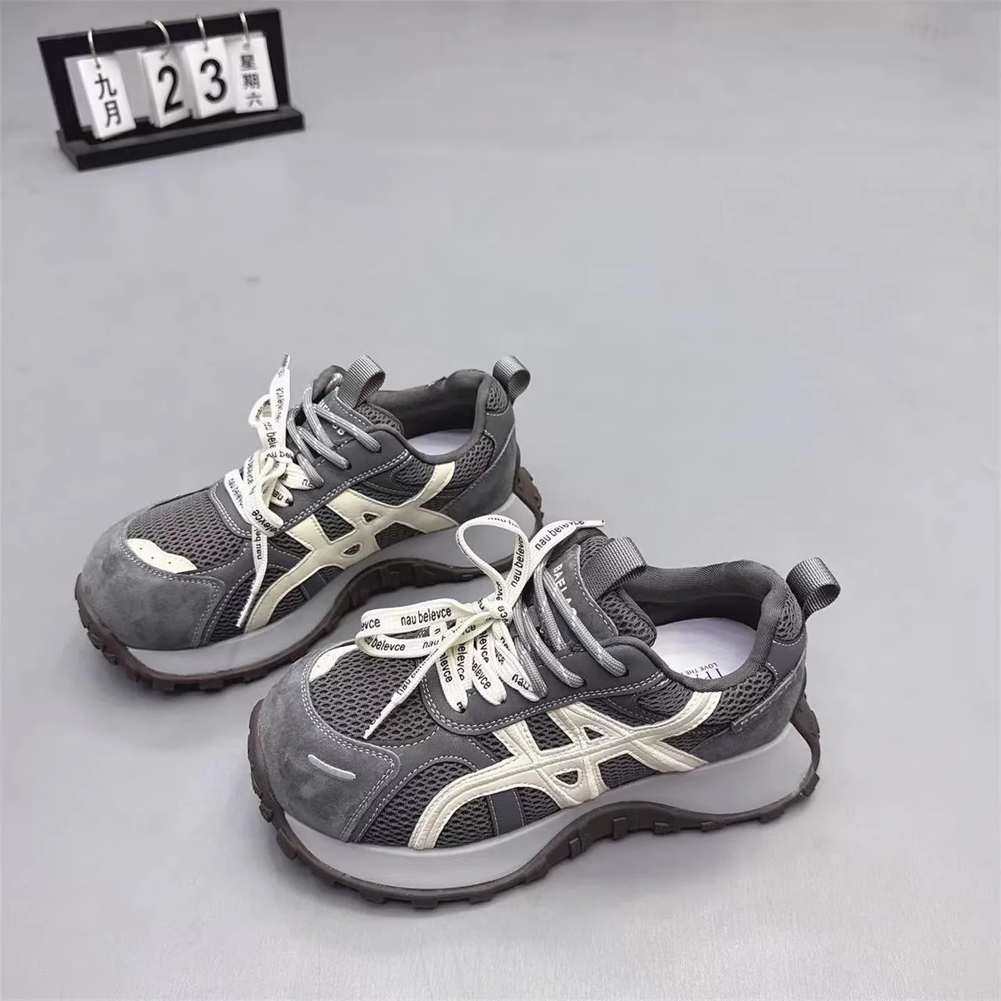 Damen Sportliche Sneakers mit atmungsaktivem Obermaterial und robustem Profil Heidi Mode - Image 3