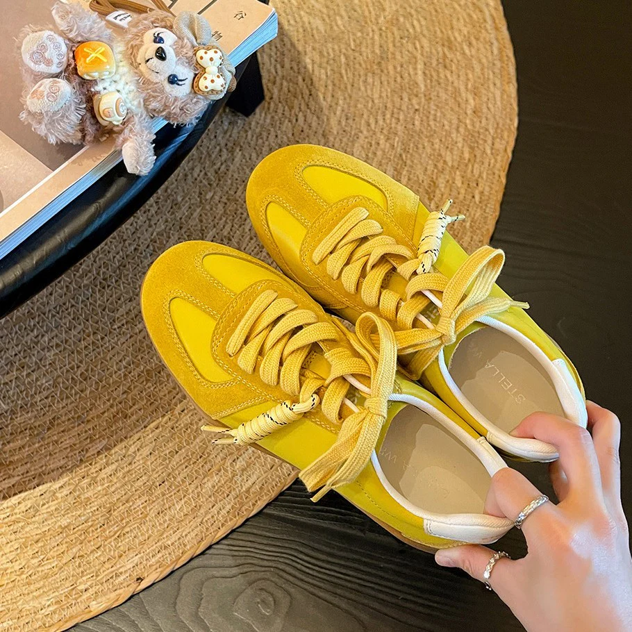 Damen Sportliche Sneakers mit atmungsaktivem Obermaterial und stylischen Schnürdetails Heidi Mode - Image 3