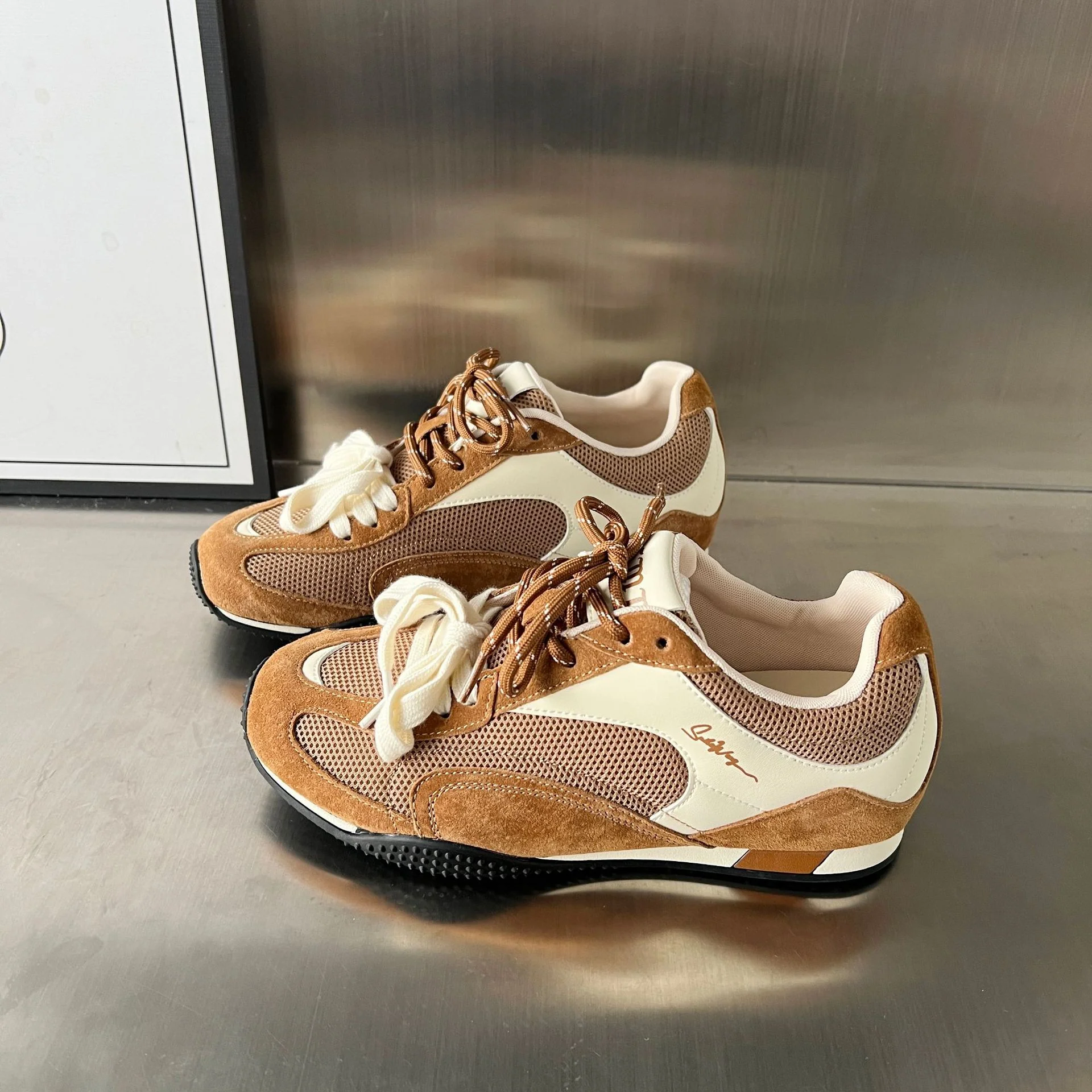 Damen Sportliche Sneakers mit atmungsaktivem Obermaterial und weicher Polsterung Heidi Mode - Image 6