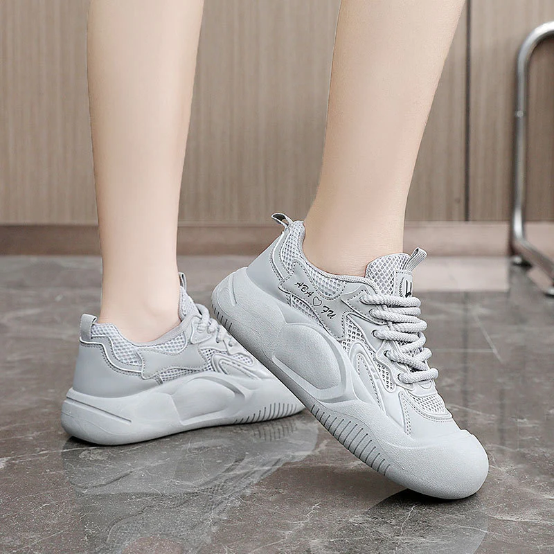 Damen sportliche Sneakers mit atmungsaktiven Mesh-Einsätzen und dämpfendem Sohlenprofil Heidi Mode - Image 3