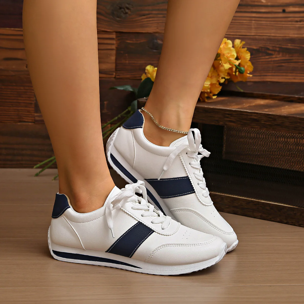Damen Sportliche Sneakers mit atmungsaktiver Konstruktion Heidi Mode - Image 3