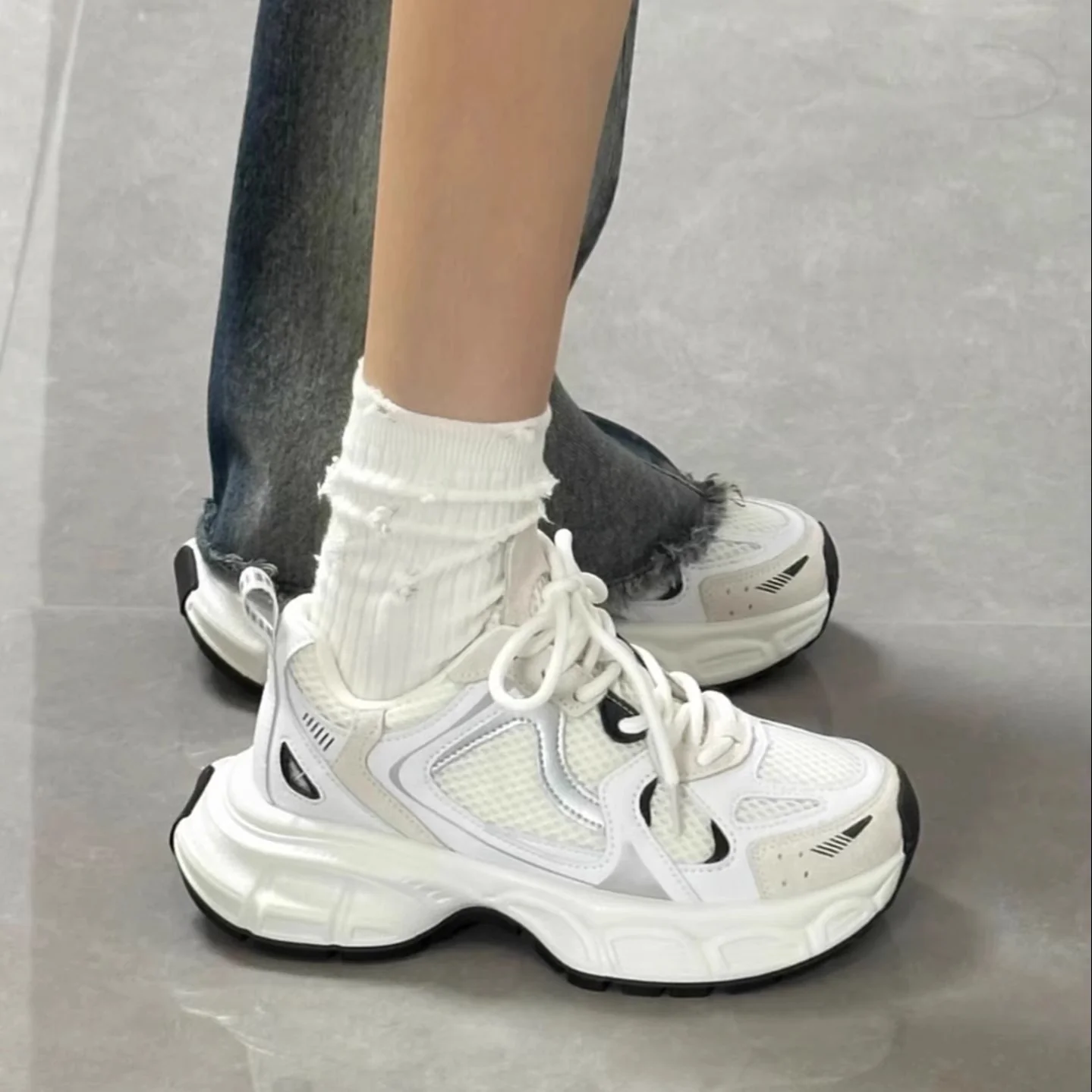 Damen Sportliche Sneakers mit atmungsaktiver Mesh-Oberfläche und dämpfender Sohle Heidi Mode - Image 2