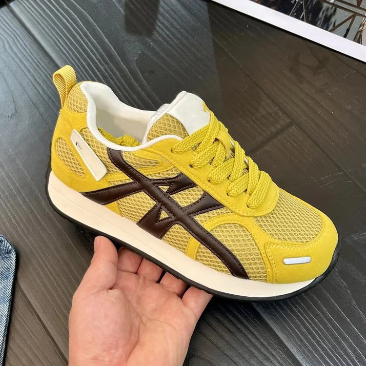 Damen Sportliche Sneakers mit atmungsaktiver Mesh-Oberfläche und eleganten Metallic-Akzenten Heidi Mode - Image 2