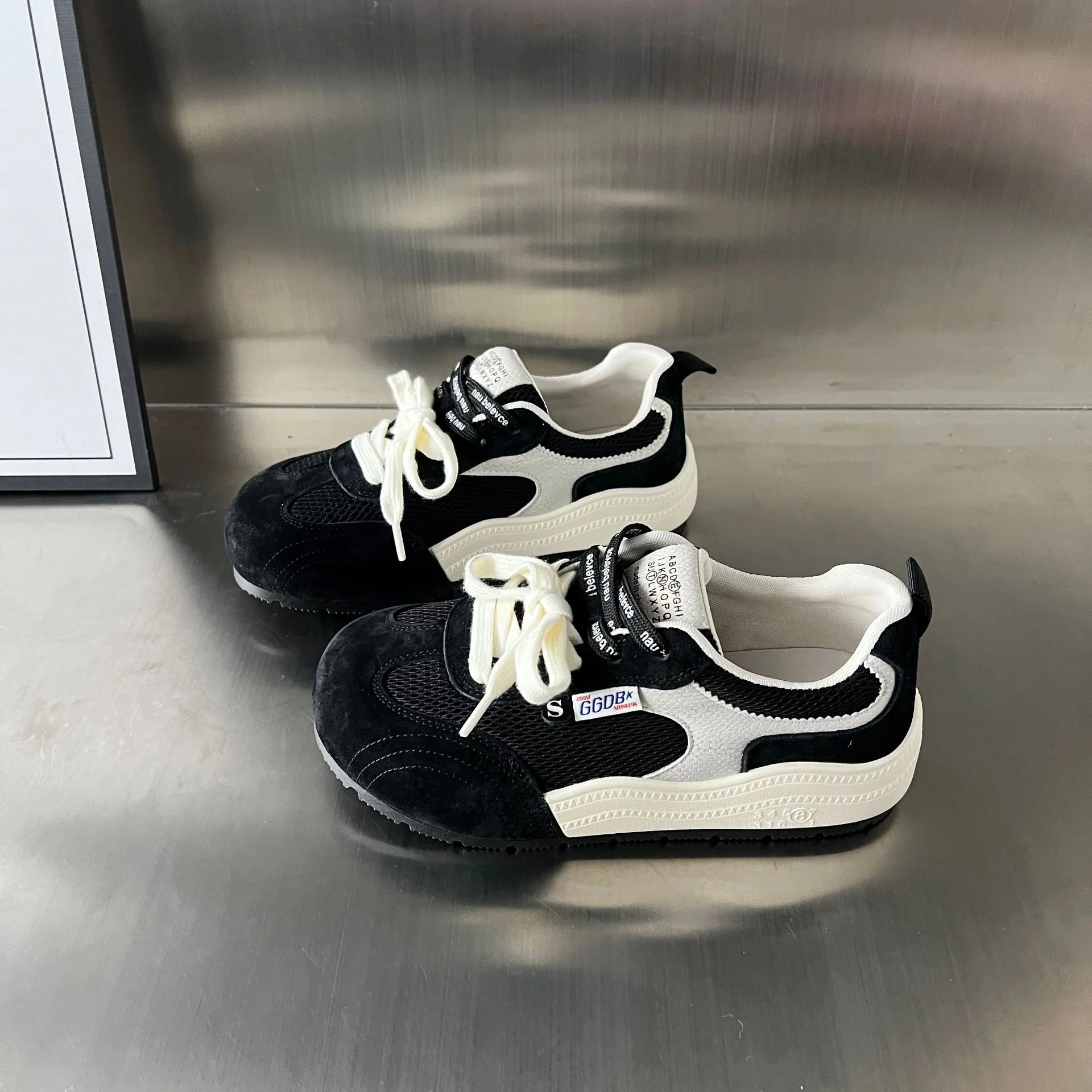 Damen Sportliche Sneakers mit atmungsaktiver Mesh-Oberfläche und eleganter Wildleder-Applikation Heidi Mode - Image 3