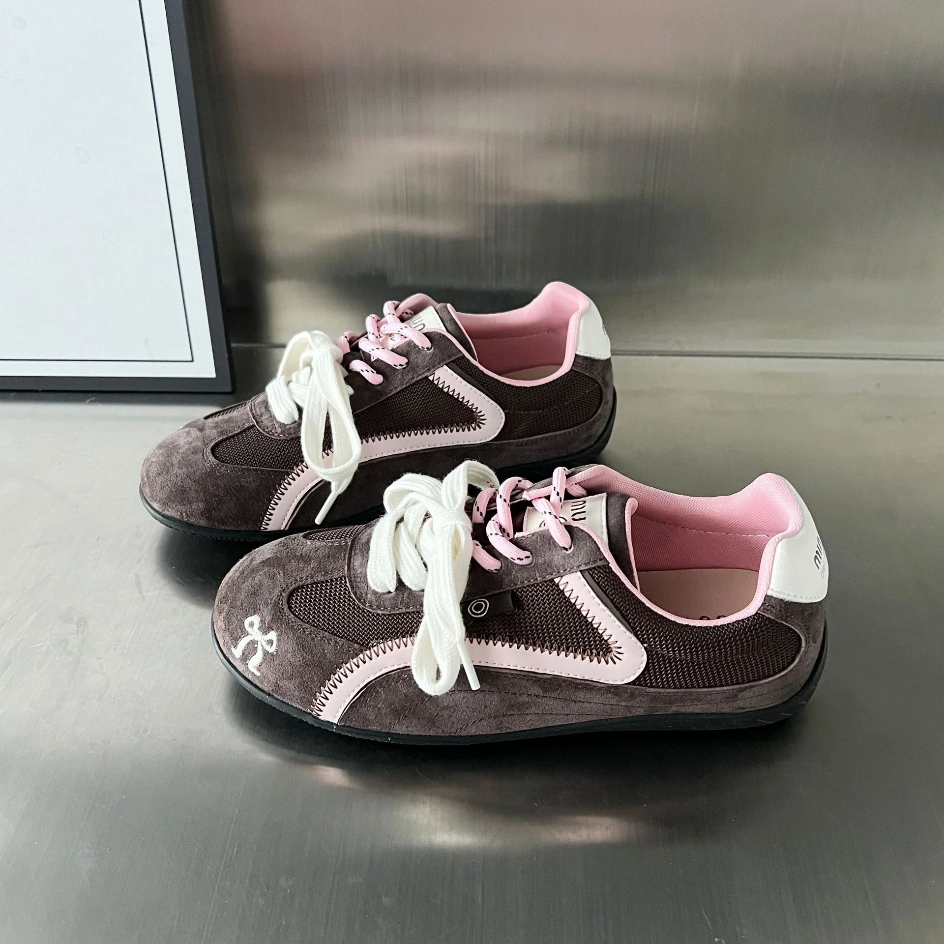 Damen Sportliche Sneakers mit atmungsaktiver Mesh-Oberfläche und eleganter Wildlederverzierung Heidi Mode - Image 7