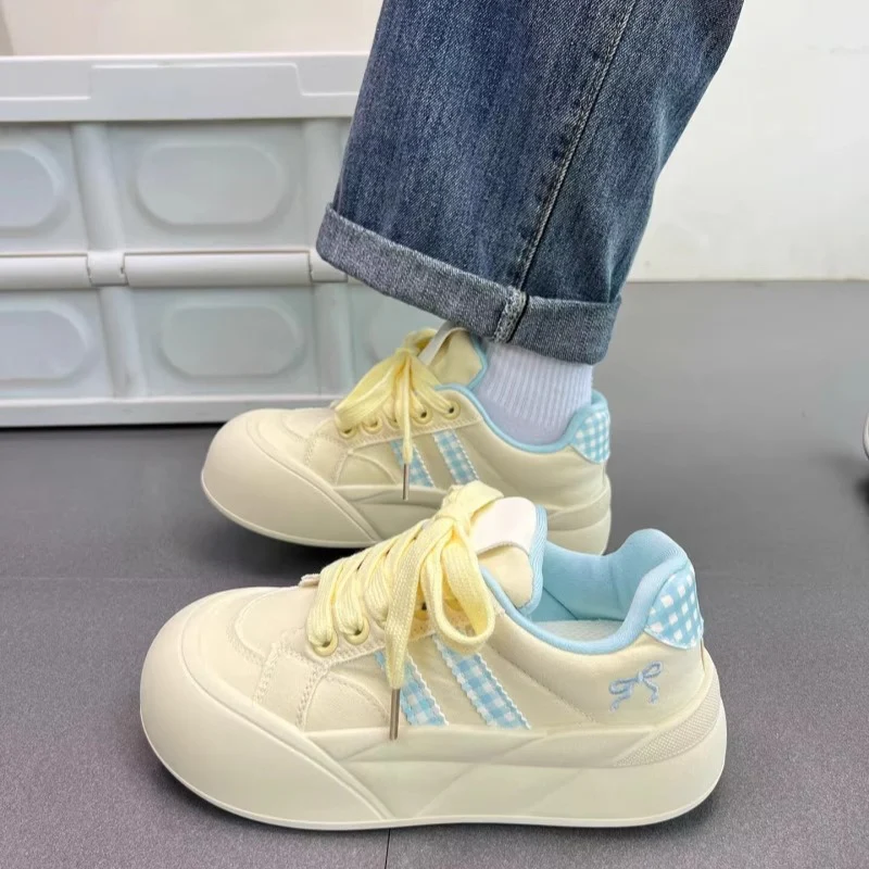 Damen Sportliche Sneakers mit atmungsaktiver Mesh-Oberfläche und innovativem Schnürsystem Heidi Mode - Image 4