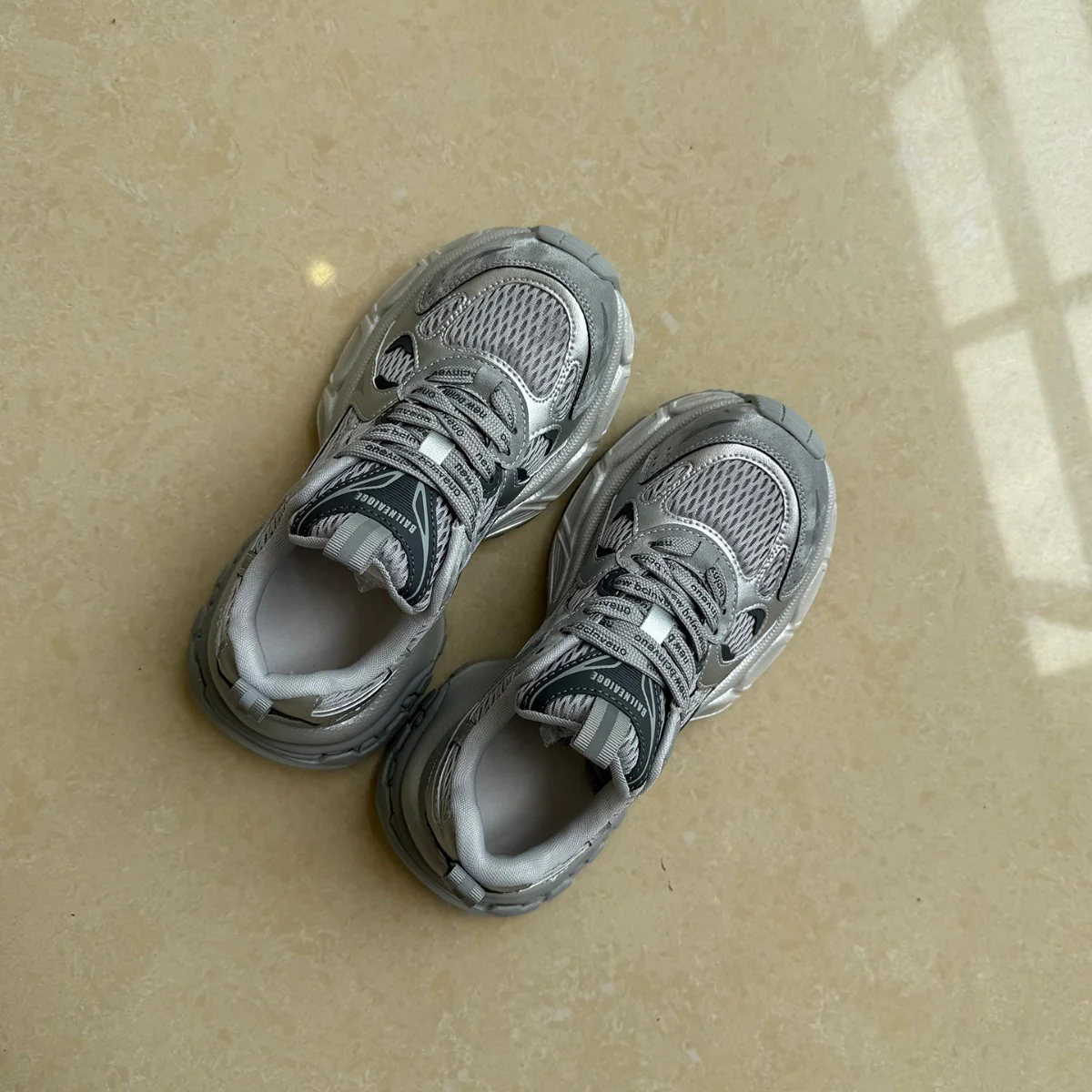 Damen Sportliche Sneakers mit atmungsaktiver Mesh-Oberfläche und komfortablem Dämpfungssystem Heidi Mode - Image 4