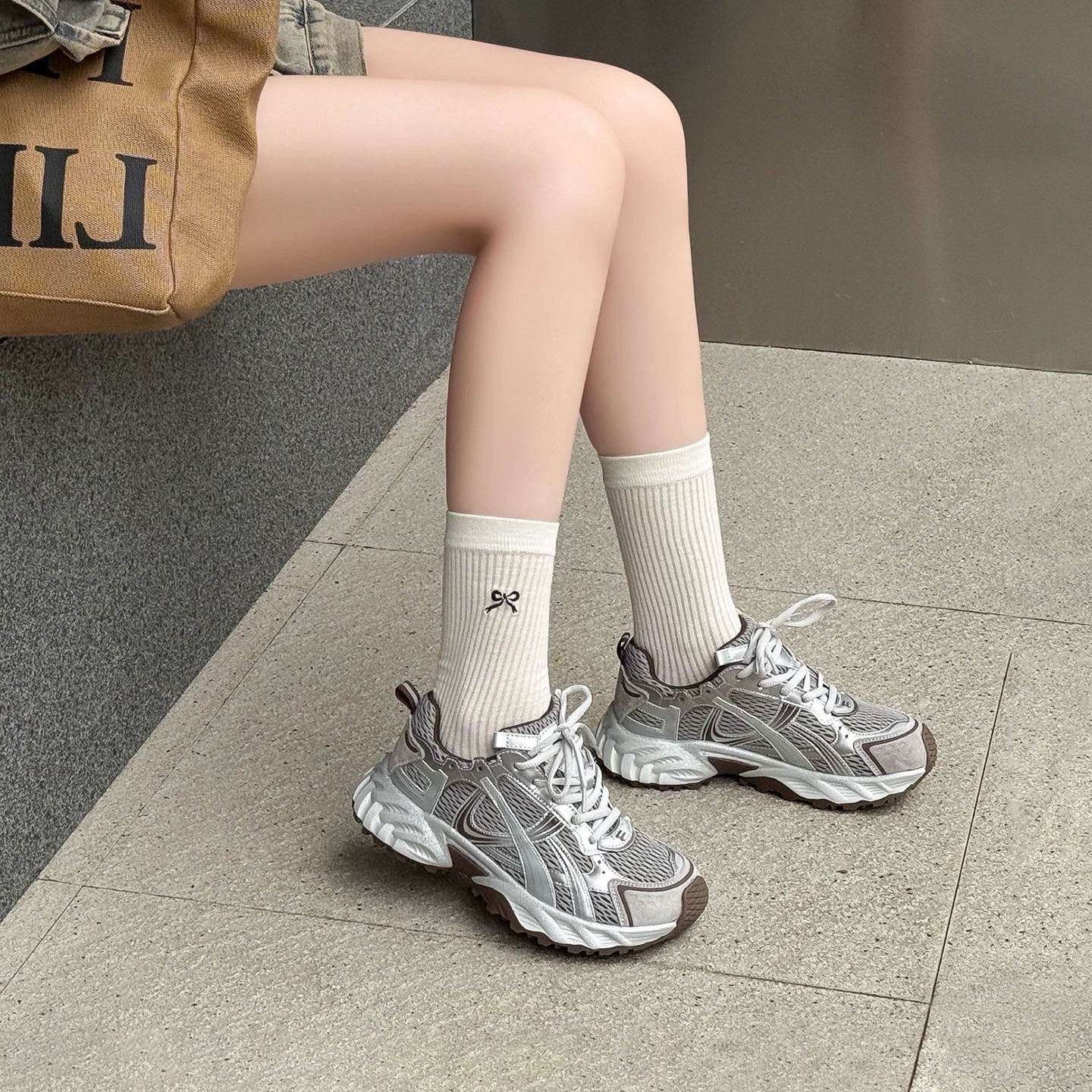 Damen Sportliche Sneakers mit atmungsaktiver Mesh-Oberfläche und robustem Profil Heidi Mode - Image 2