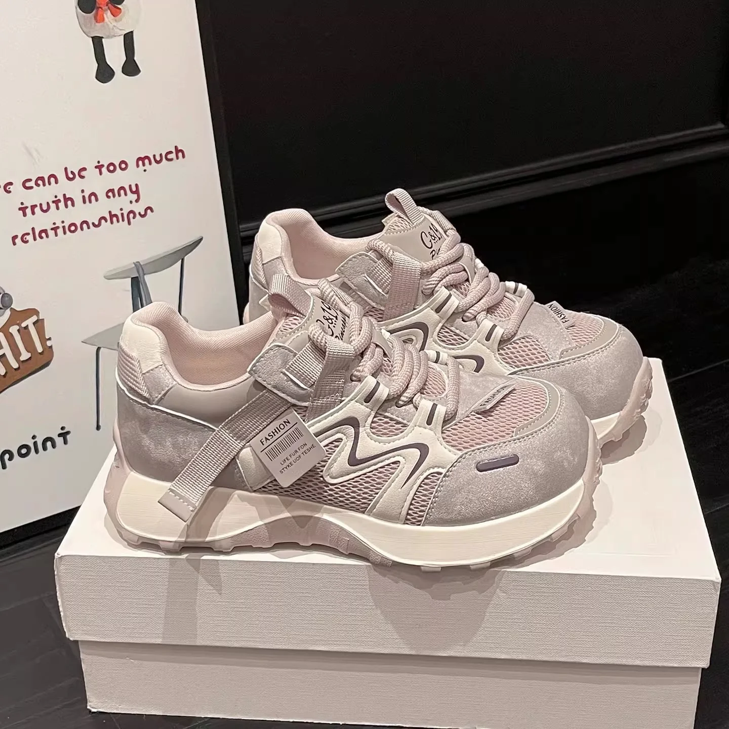 Damen Sportliche Sneakers mit atmungsaktiver Mesh-Oberfläche und verstärktem Fersenbereich Heidi Mode - Image 4
