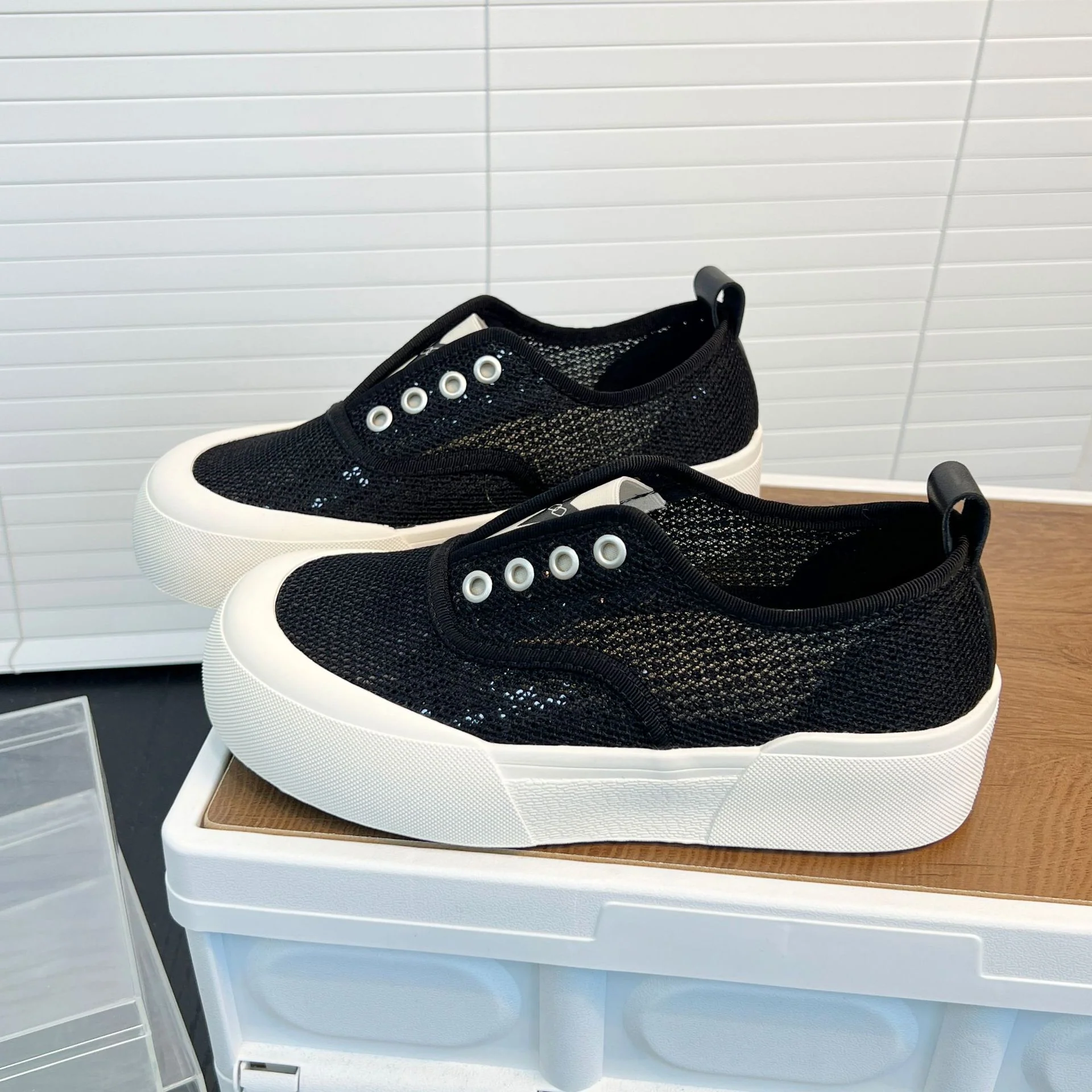 Damen Sportliche Sneakers mit atmungsaktiver Netzstruktur und trendigem Glitzerdesign Heidi Mode - Image 3