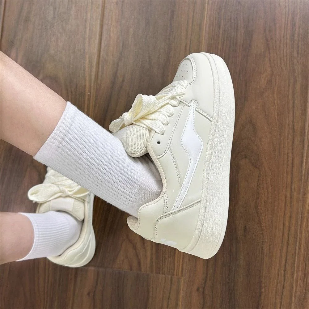 Damen Sportliche Sneakers mit atmungsaktiver Oberflächenstruktur und stabiler Dämpfung Heidi Mode - Image 3