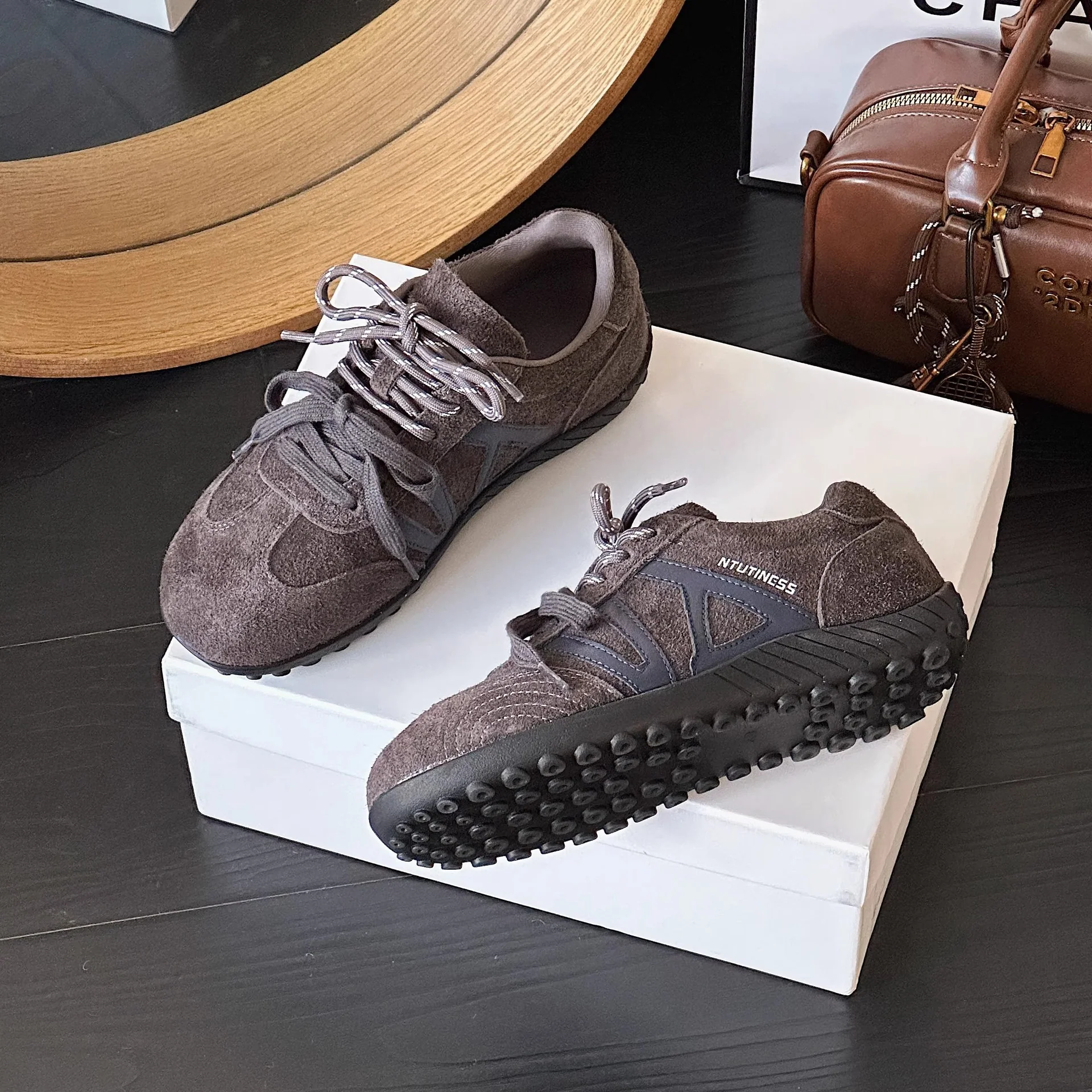 Damen Sportliche Sneakers mit atmungsaktiver Obermaterialkombination und rutschfester Laufsohle Heidi Mode - Image 4