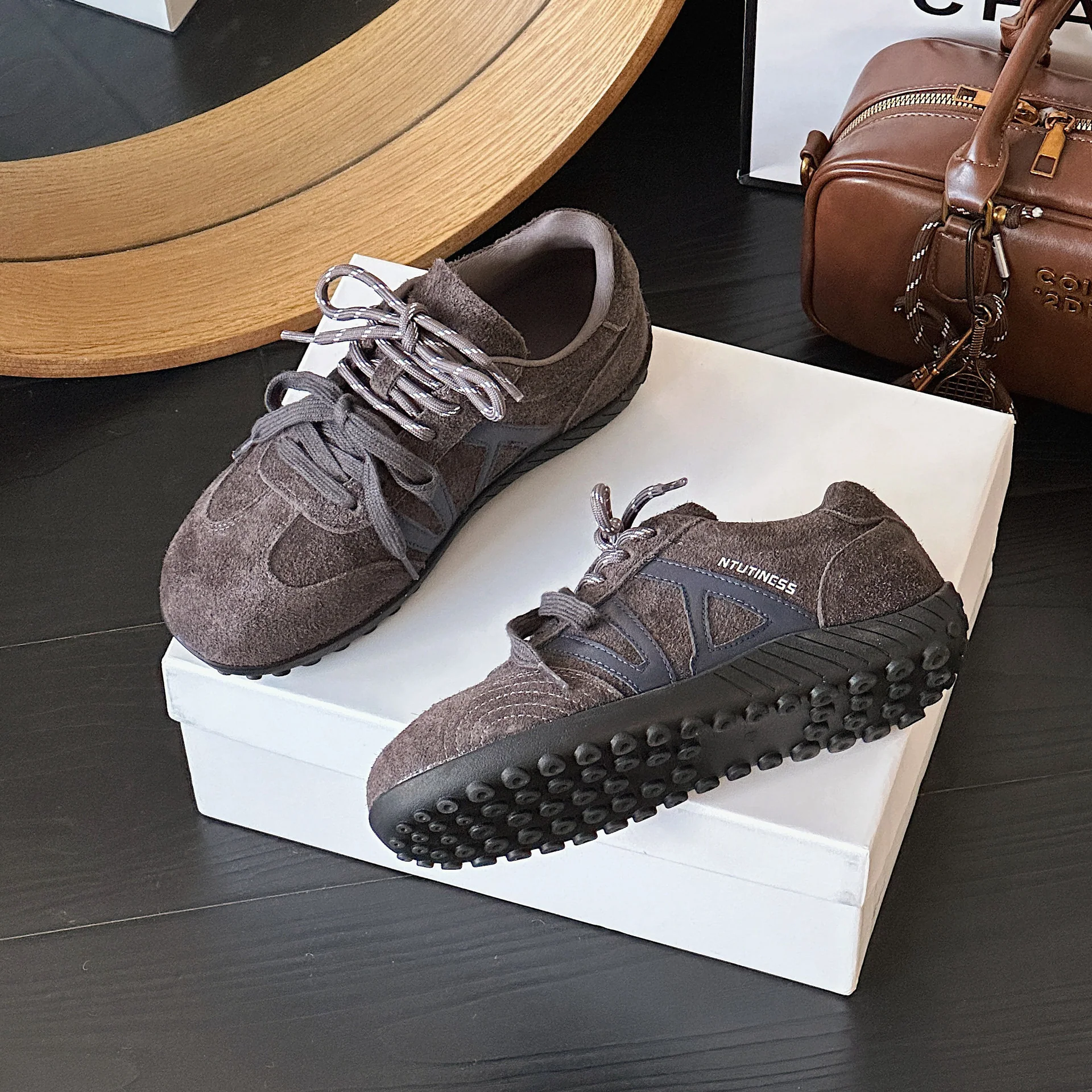 Damen Sportliche Sneakers mit atmungsaktiver Obermaterialkombination und rutschfester Laufsohle Heidi Mode - Image 8