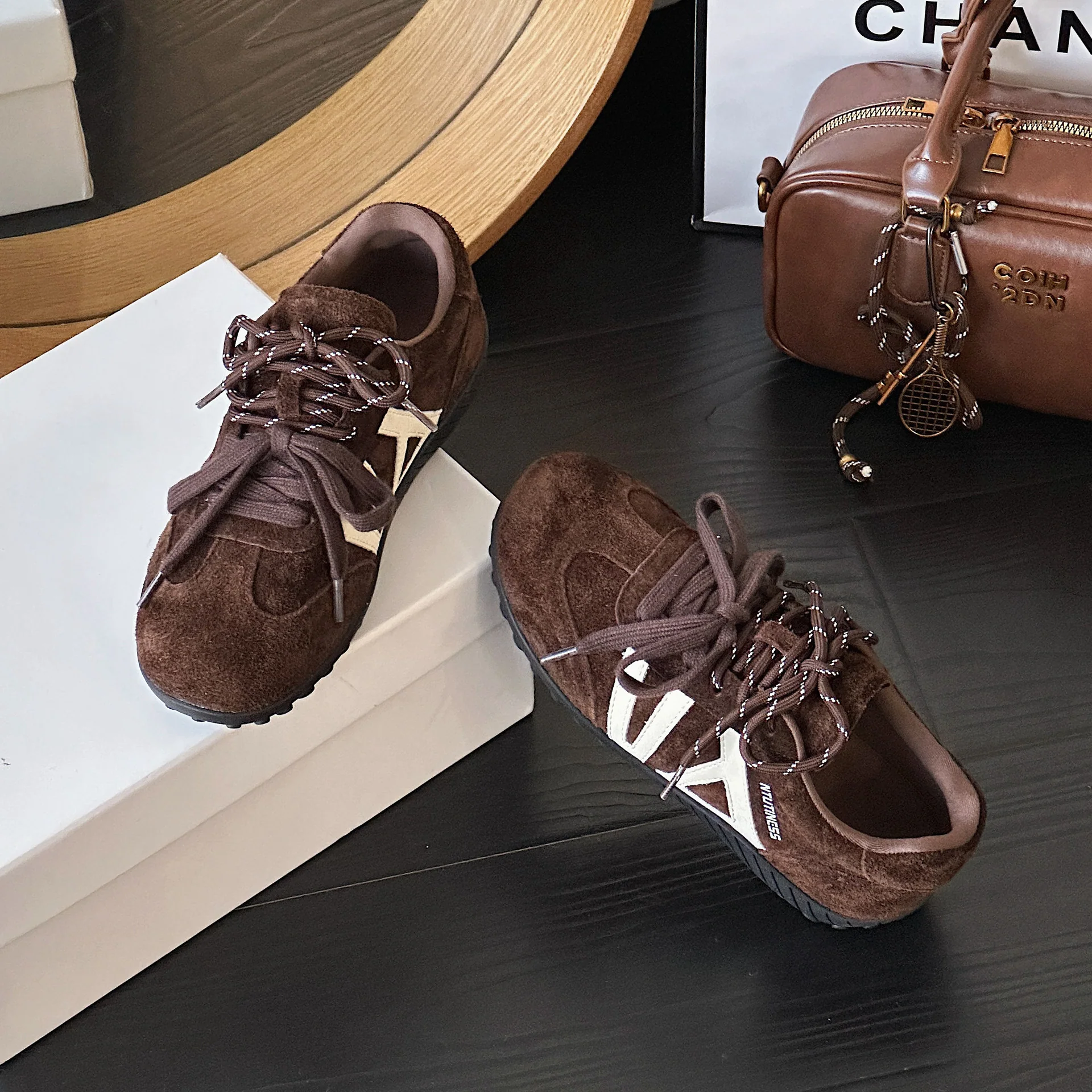 Damen Sportliche Sneakers mit atmungsaktiver Obermaterialkombination und rutschfester Laufsohle Heidi Mode - Image 9