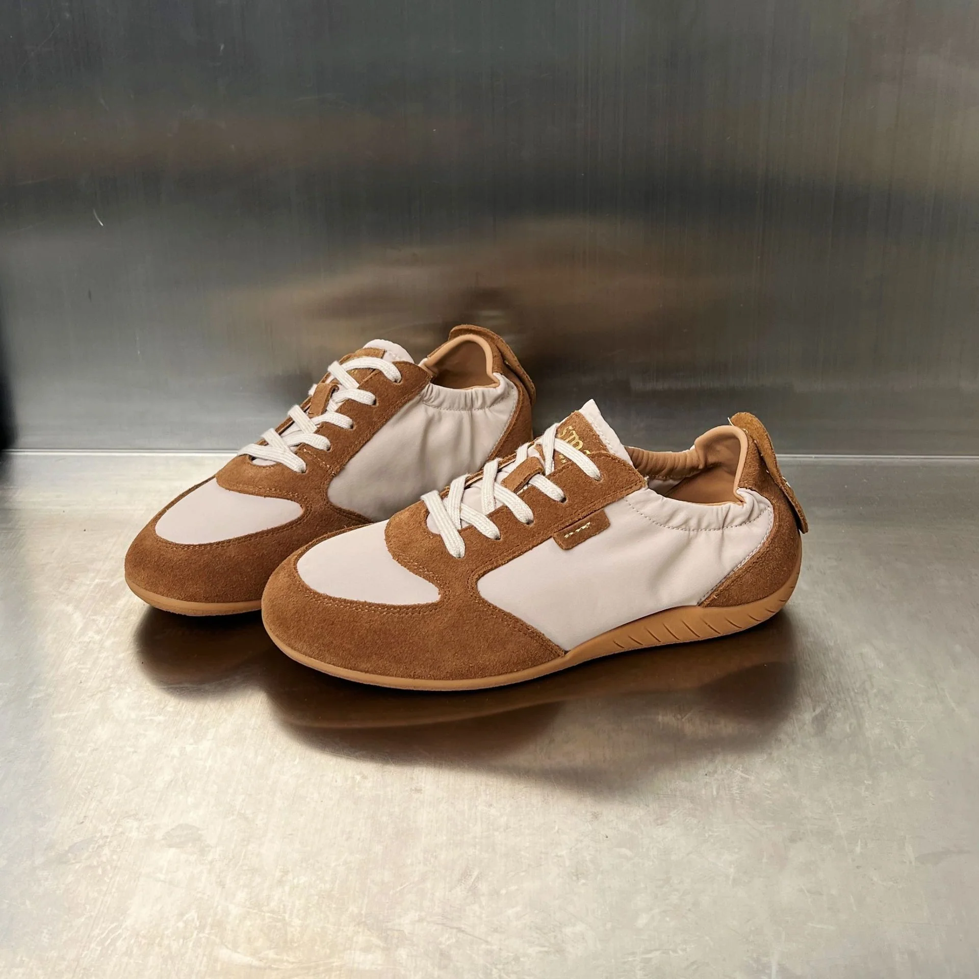 Damen Sportliche Sneakers mit atmungsaktiver Obermaterialkombination und rutschfester Sohle Heidi Mode - Image 3