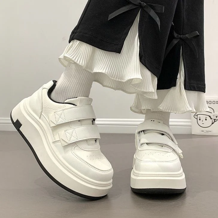 Damen Sportliche Sneakers mit breiter Sohle und elegantem Klettverschluss Heidi Mode - Image 7