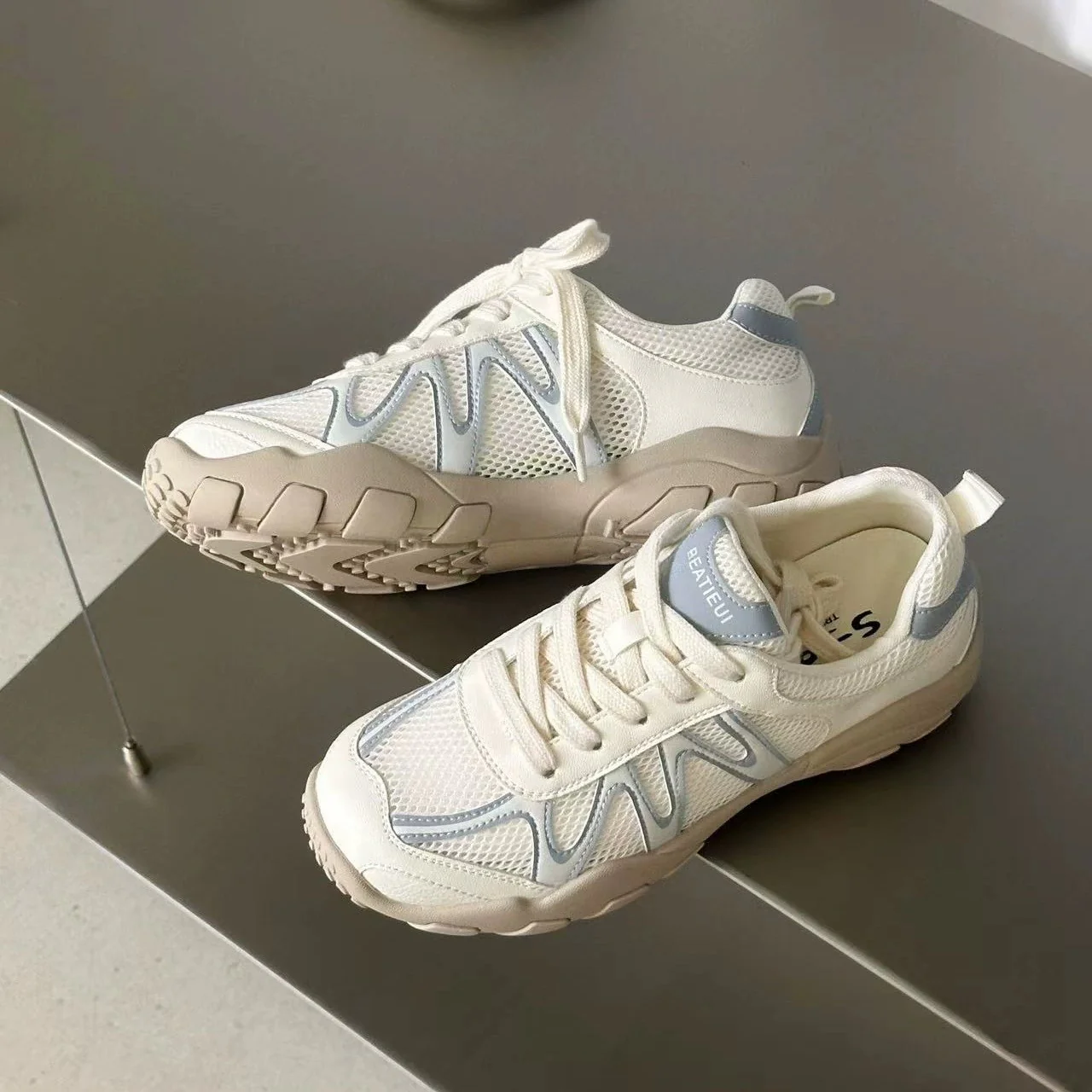 Damen Sportliche Sneakers mit dämpfendem Komfort und atmungsaktiver Konstruktion Heidi Mode - Image 14
