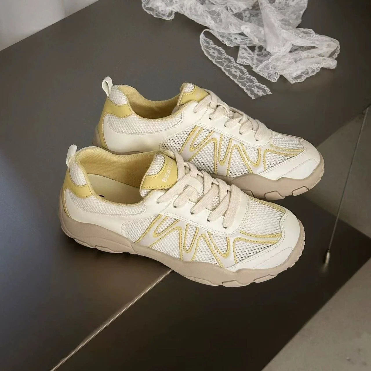 Damen Sportliche Sneakers mit dämpfendem Komfort und atmungsaktiver Konstruktion Heidi Mode - Image 6