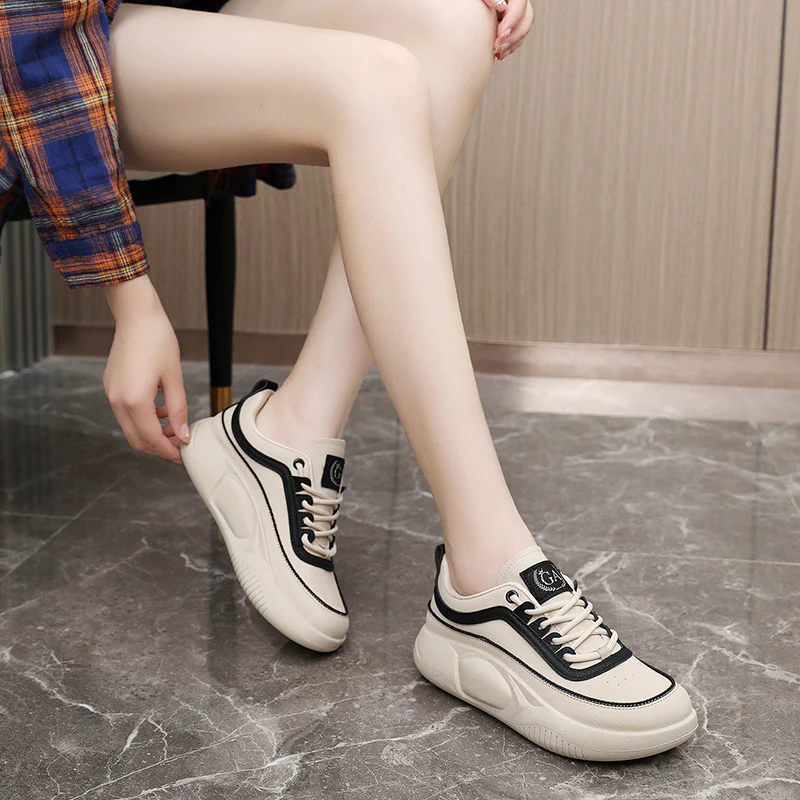 Damen Sportliche Sneakers mit dämpfendem Obermaterial und charakteristischer Sohle Heidi Mode - Image 4