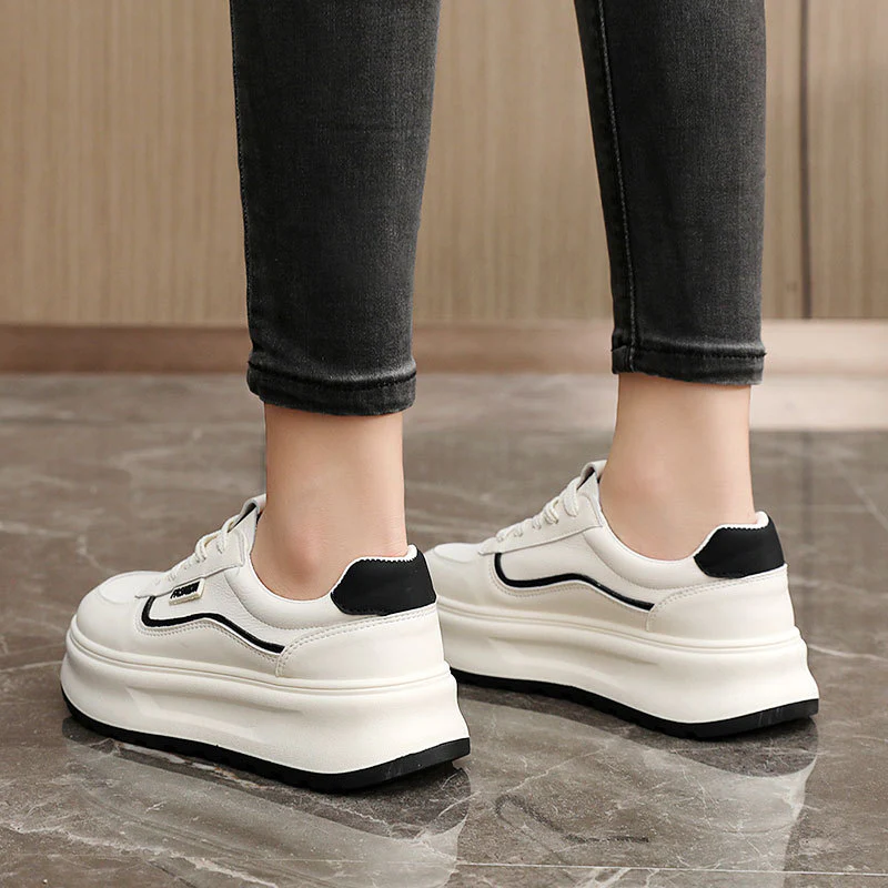 Damen Sportliche Sneakers mit dämpfendem Sohlenprofil und modischen Akzenten Heidi Mode - Image 4