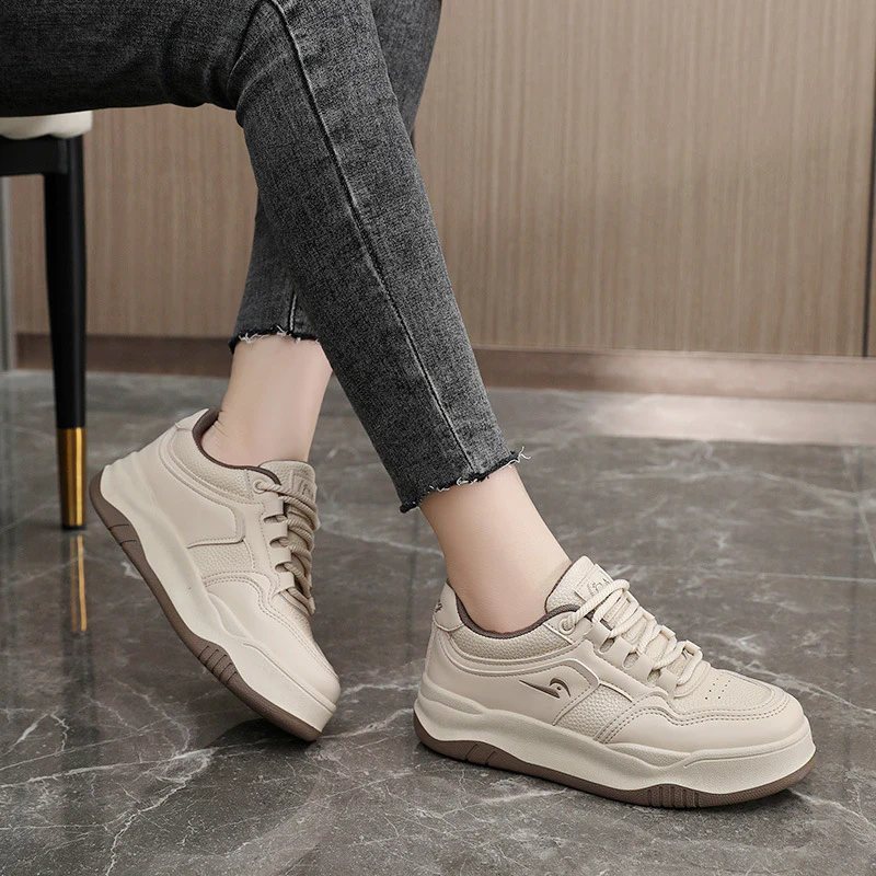Damen Sportliche Sneakers mit dämpfender Profilsohle und atmungsaktivem Obermaterial Heidi Mode - Image 4
