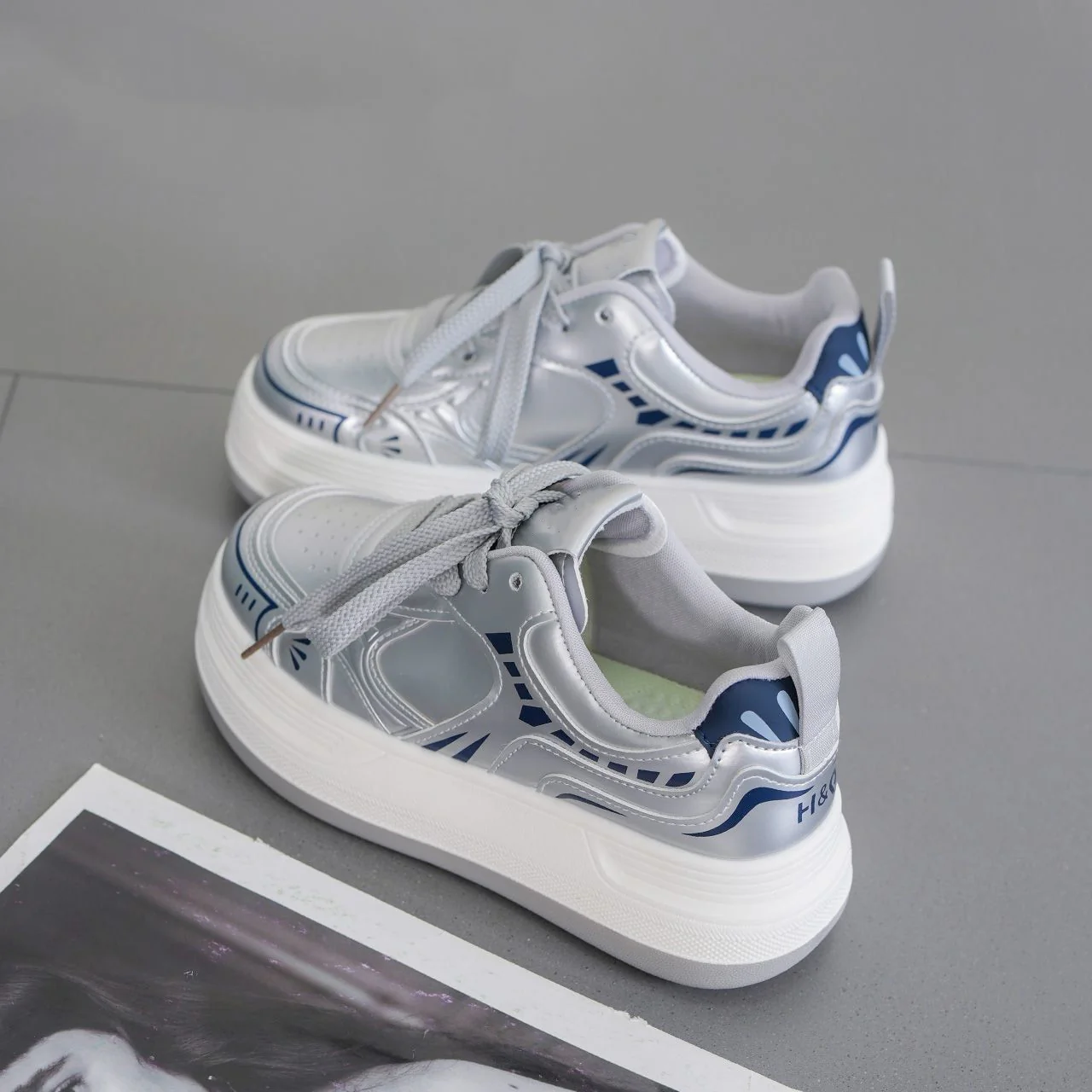Damen Sportliche Sneakers mit dämpfender Sohle und atmungsaktivem Obermaterial Heidi Mode - Image 6