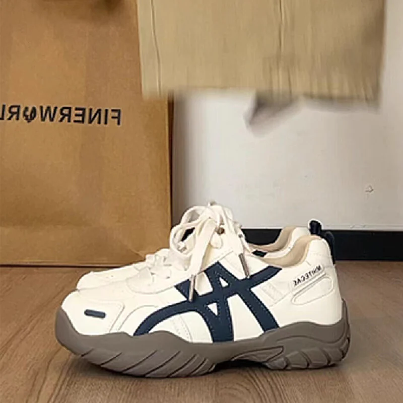 Damen Sportliche Sneakers mit dämpfender Sohle und flexiblem Obermaterial Heidi Mode - Image 3