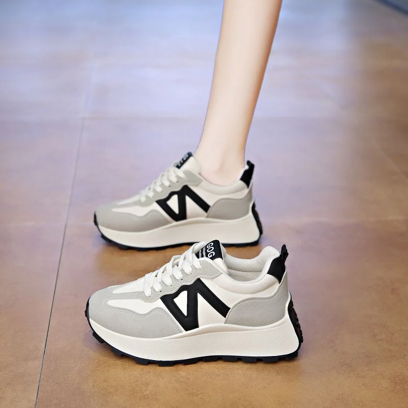 Damen Sportliche Sneakers mit dämpfender Sohle von Heidi Mode - Image 2