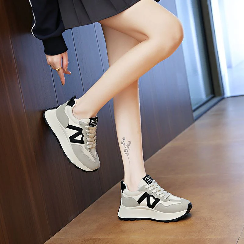 Damen Sportliche Sneakers mit dämpfender Sohle von Heidi Mode - Image 3