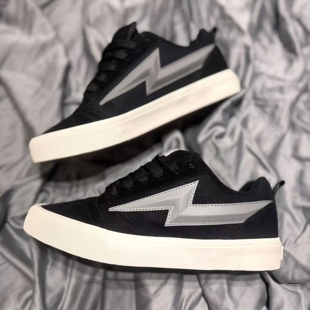 Damen Sportliche Sneakers mit dynamischem Blitzdesign Heidi Mode - Image 2