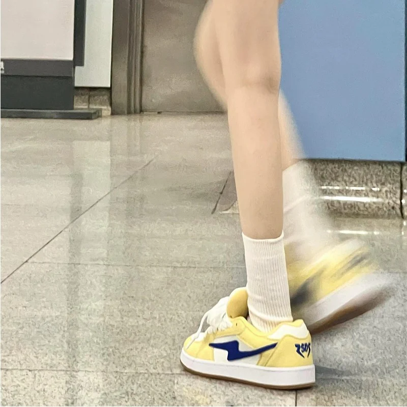 Damen Sportliche Sneakers mit dynamischem Design und komfortabler Polsterung Heidi Mode - Image 2