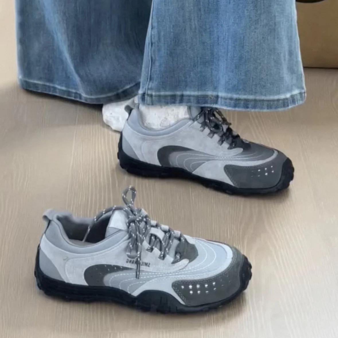 Damen Sportliche Sneakers mit einzigartigem Profil und atmungsaktiver Obermaterialstruktur Heidi Mode - Image 2