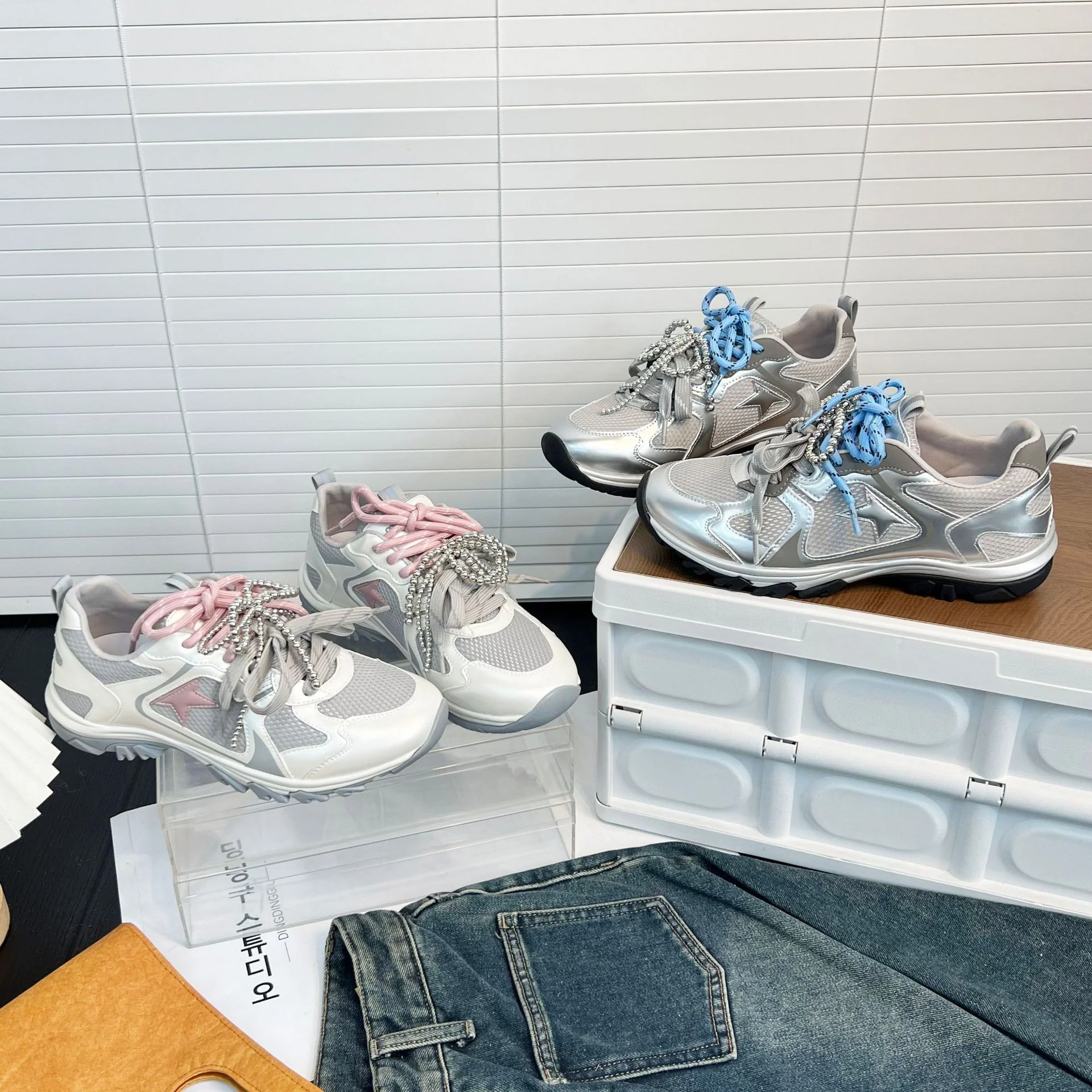 Damen Sportliche Sneakers mit einzigartiger Schnürung und modischen Akzenten Heidi Mode - Image 3