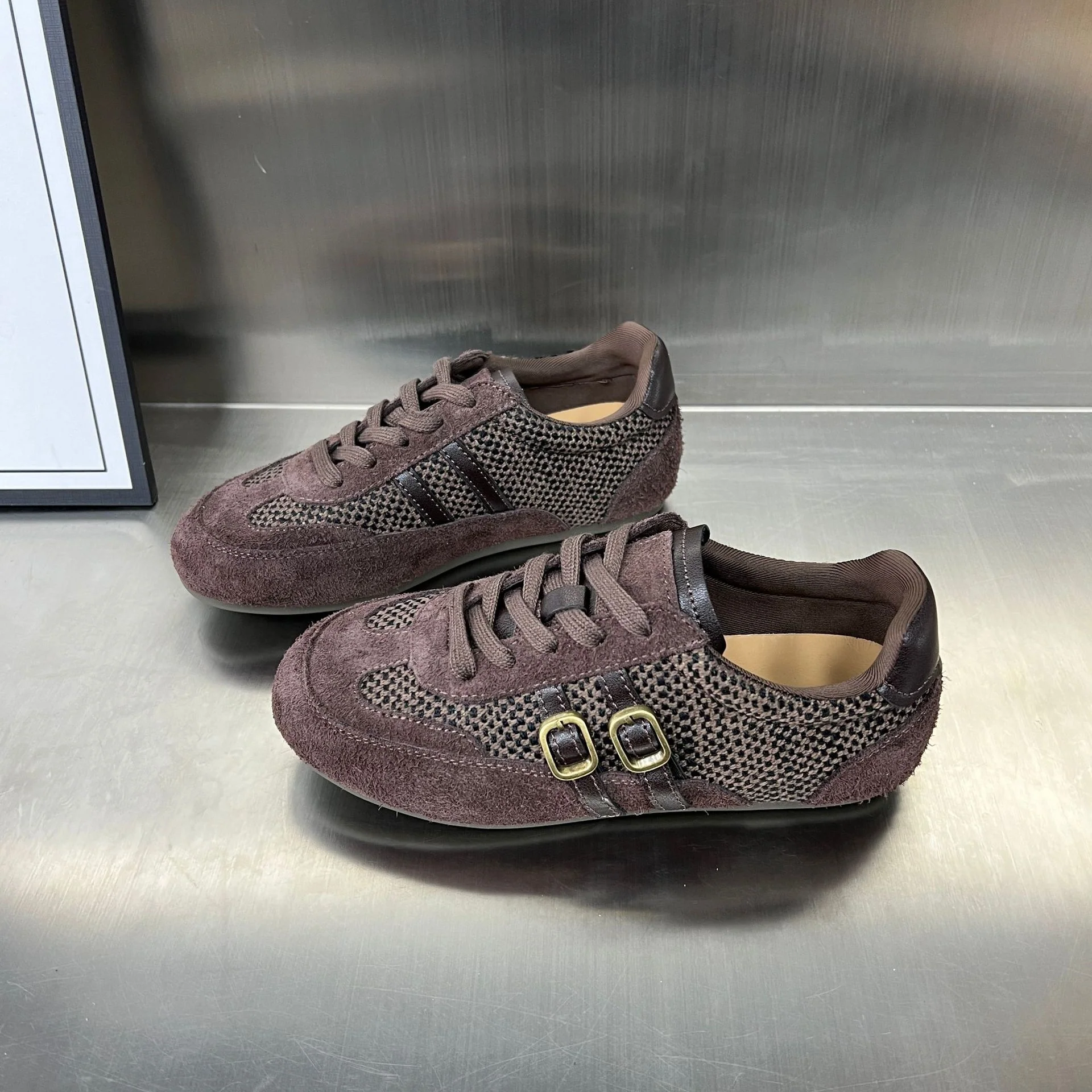 Damen Sportliche Sneakers mit elegantem Geflecht und modischem Schnallenverschluss Heidi Mode - Image 2