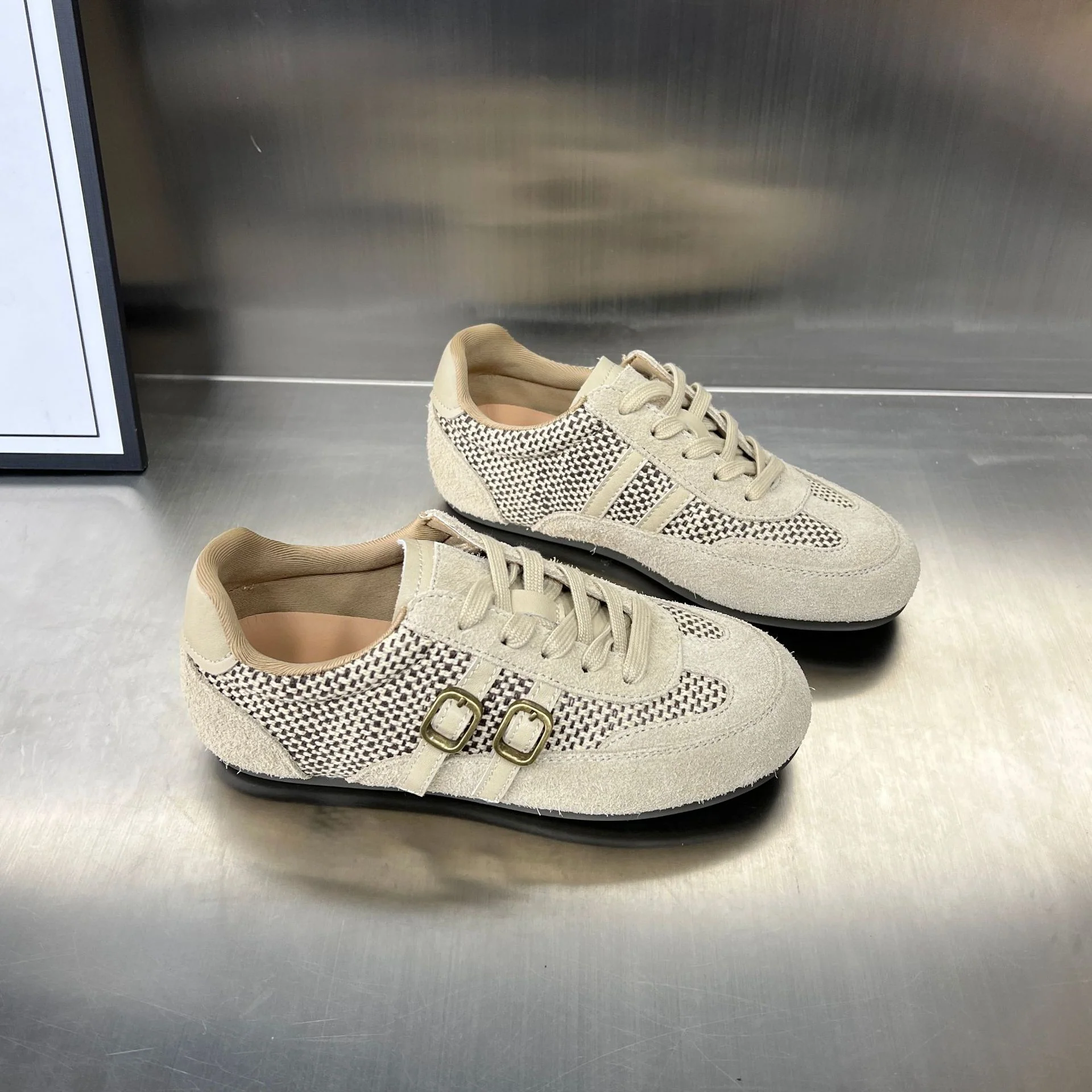 Damen Sportliche Sneakers mit elegantem Geflecht und modischem Schnallenverschluss Heidi Mode - Image 4