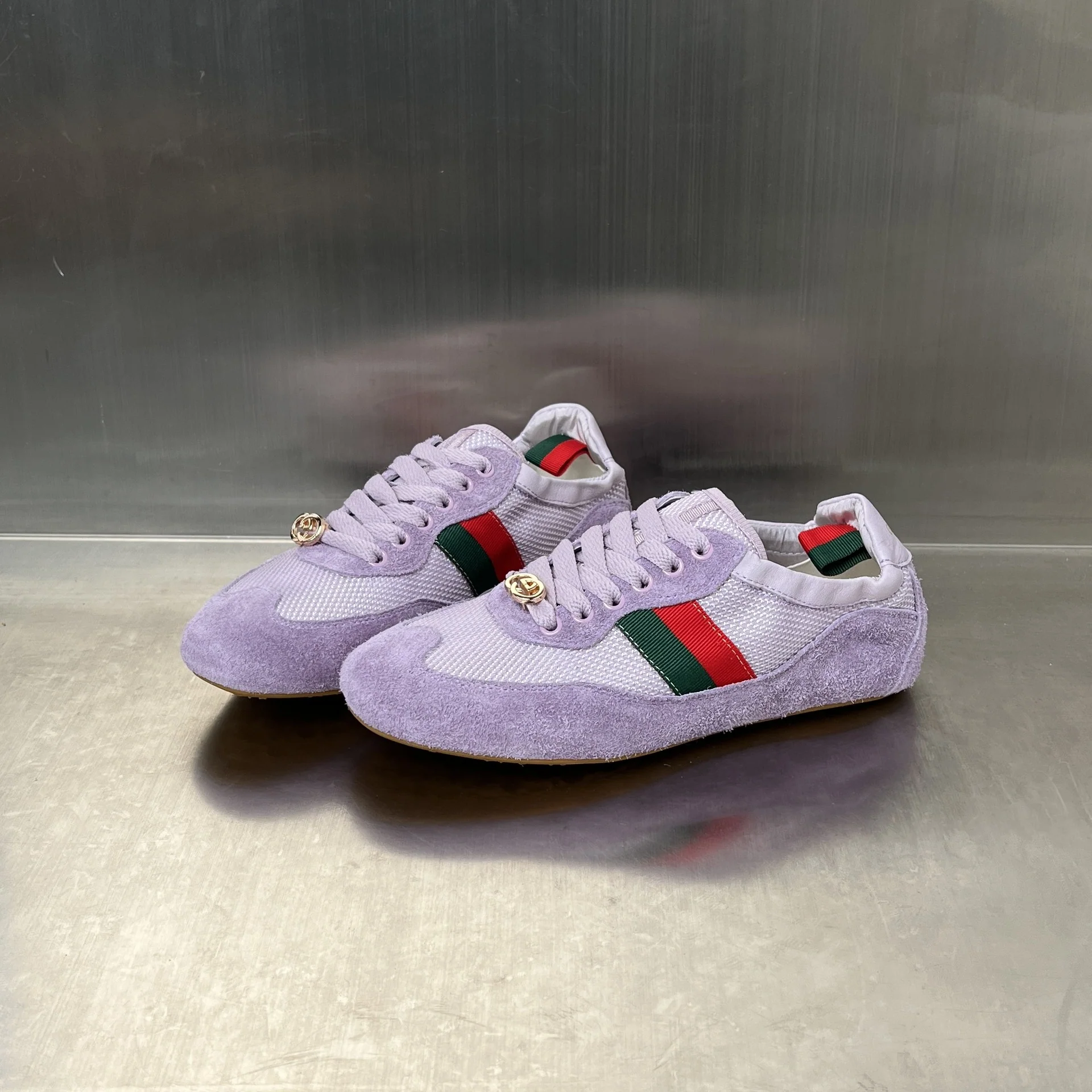 Damen Sportliche Sneakers mit exklusiver Farbakzentierung und edlem Logo Heidi Mode - Image 3