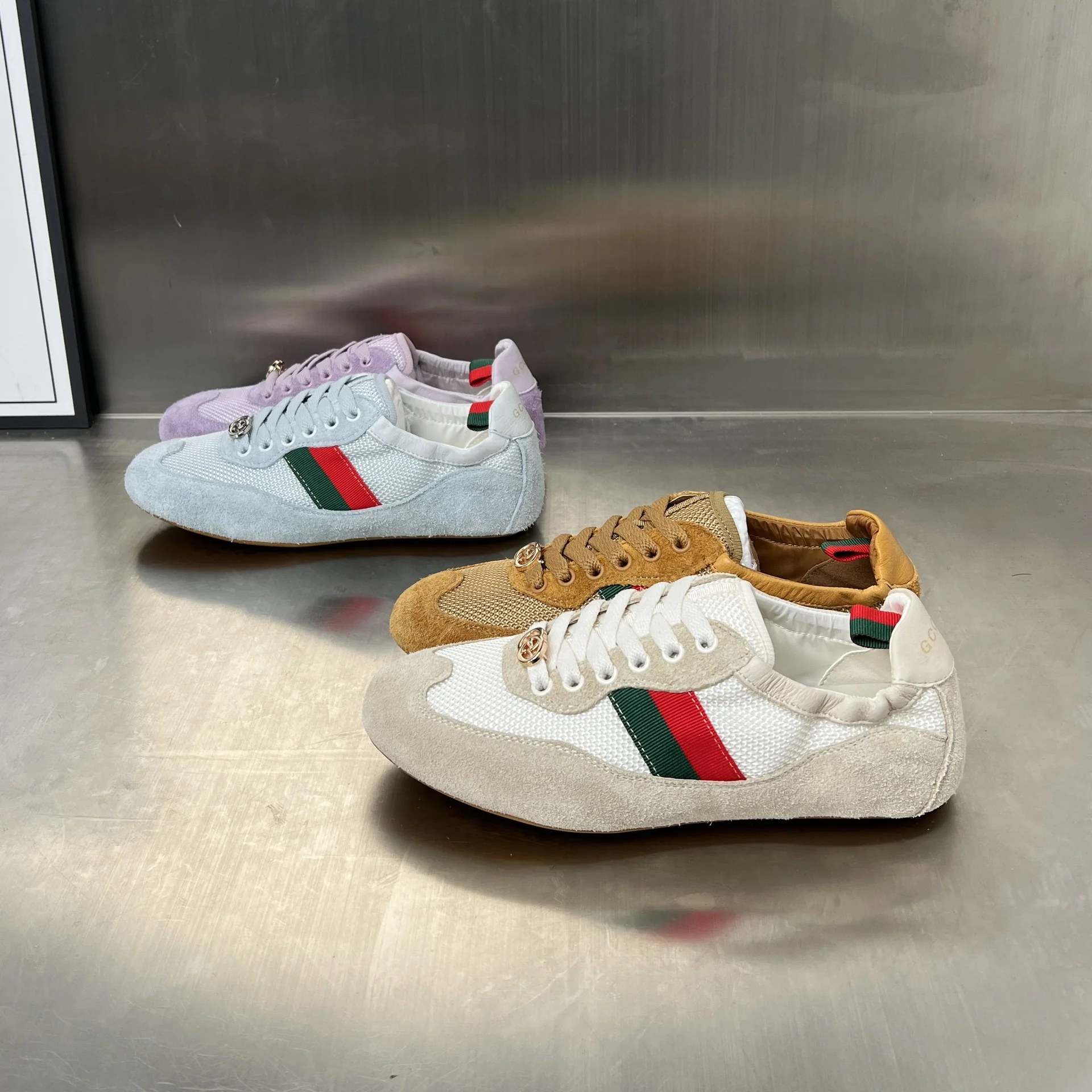 Damen Sportliche Sneakers mit exklusiver Farbakzentierung und edlem Logo Heidi Mode - Image 4