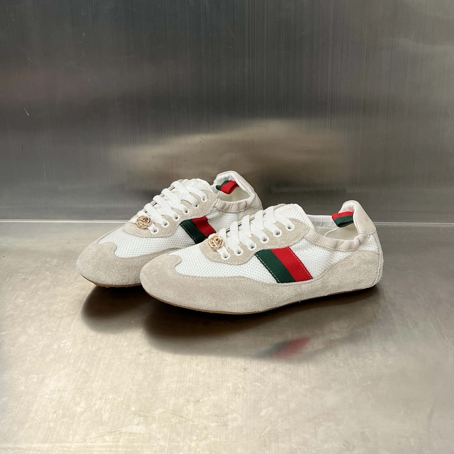 Damen Sportliche Sneakers mit exklusiver Farbakzentierung und edlem Logo Heidi Mode - Image 7