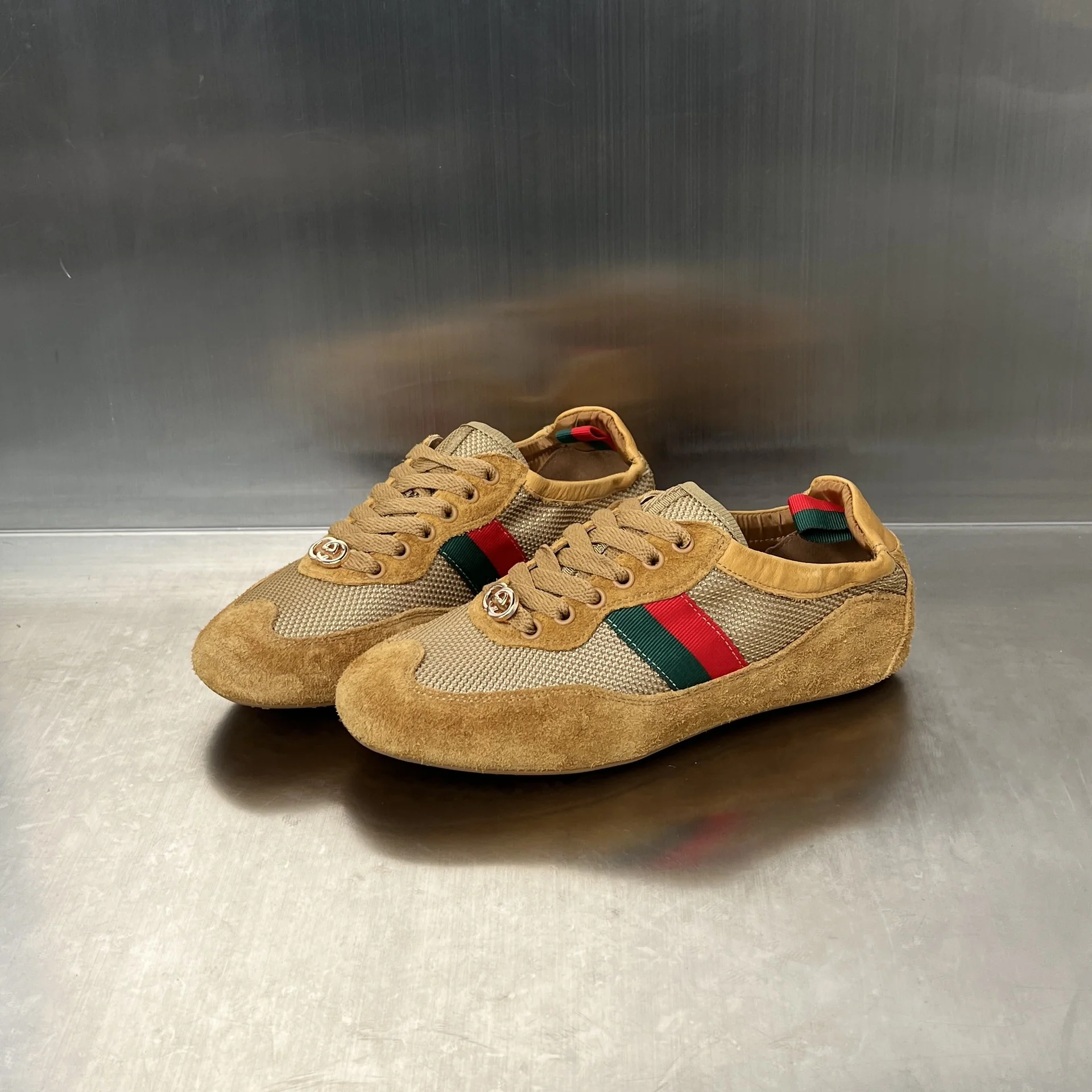 Damen Sportliche Sneakers mit exklusiver Farbakzentierung und edlem Logo Heidi Mode - Image 9