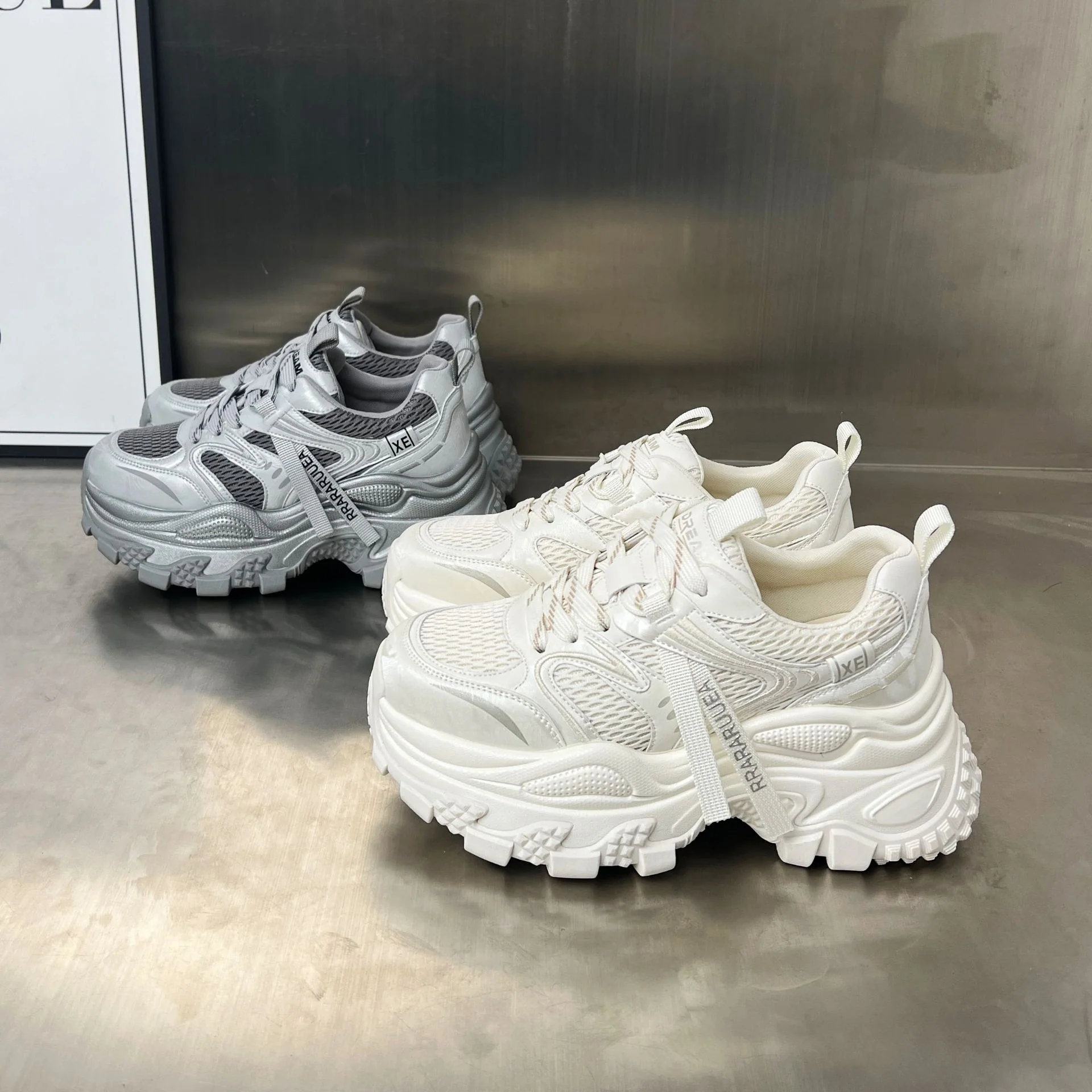 Damen Sportliche Sneakers mit extrem dämpfendem Sohlenprofil und atmungsaktiver Oberflächenstruktur Heidi Mode - Image 3