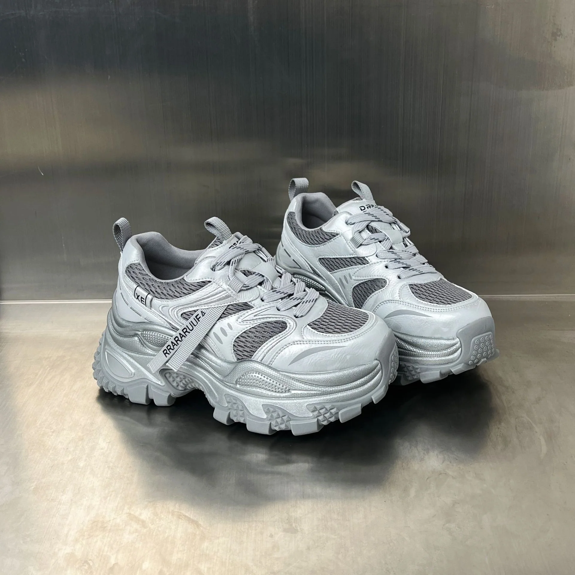 Damen Sportliche Sneakers mit extrem dämpfendem Sohlenprofil und atmungsaktiver Oberflächenstruktur Heidi Mode - Image 4