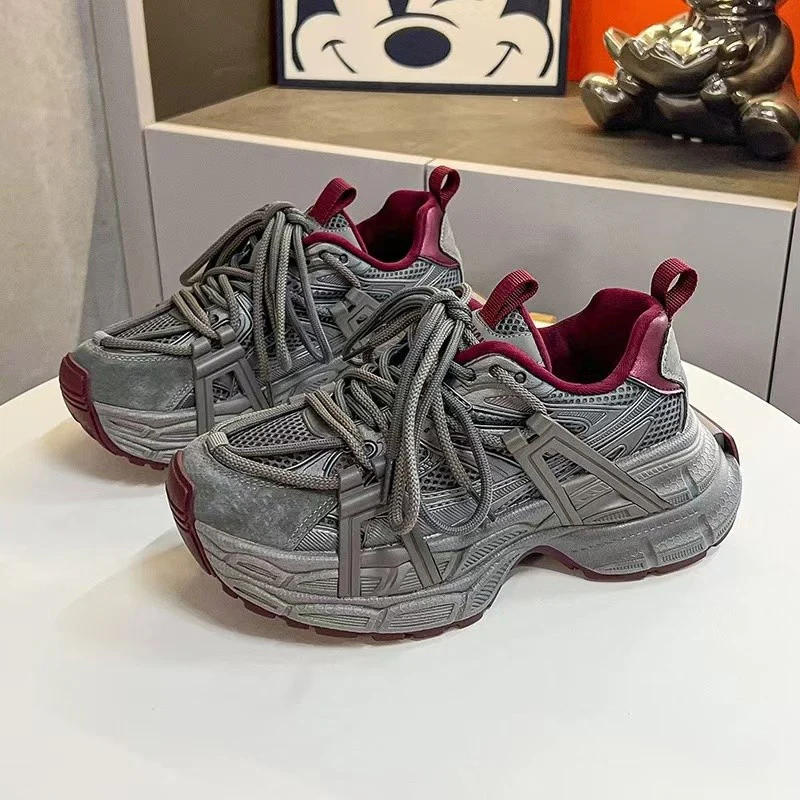 Damen Sportliche Sneakers mit futuristischem Design und stabiler Sohle Heidi Mode - Image 4